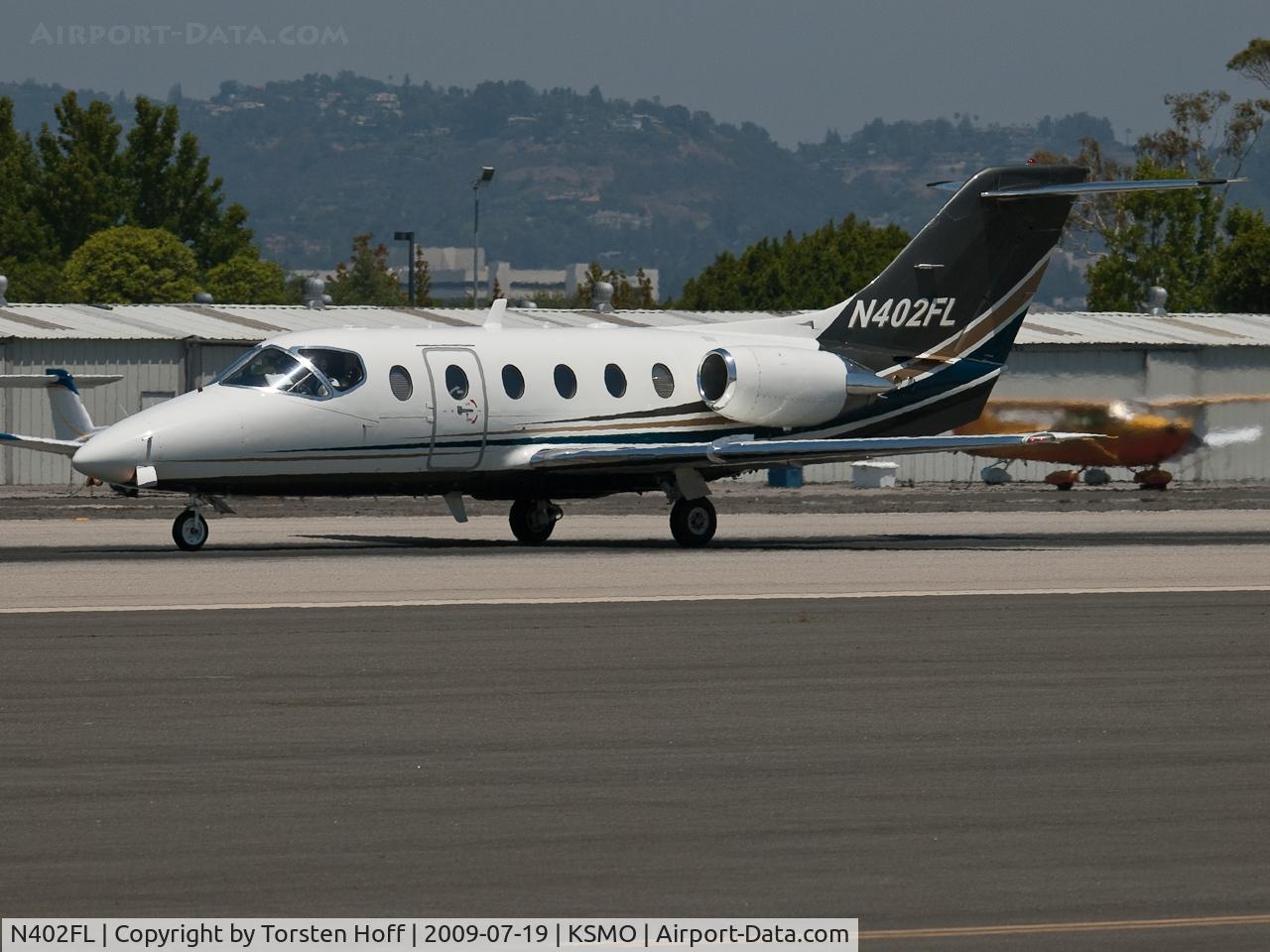 N402FL, 1998 Beech 400A Beechjet C/N RK-201, N402FL departing from RWY 21