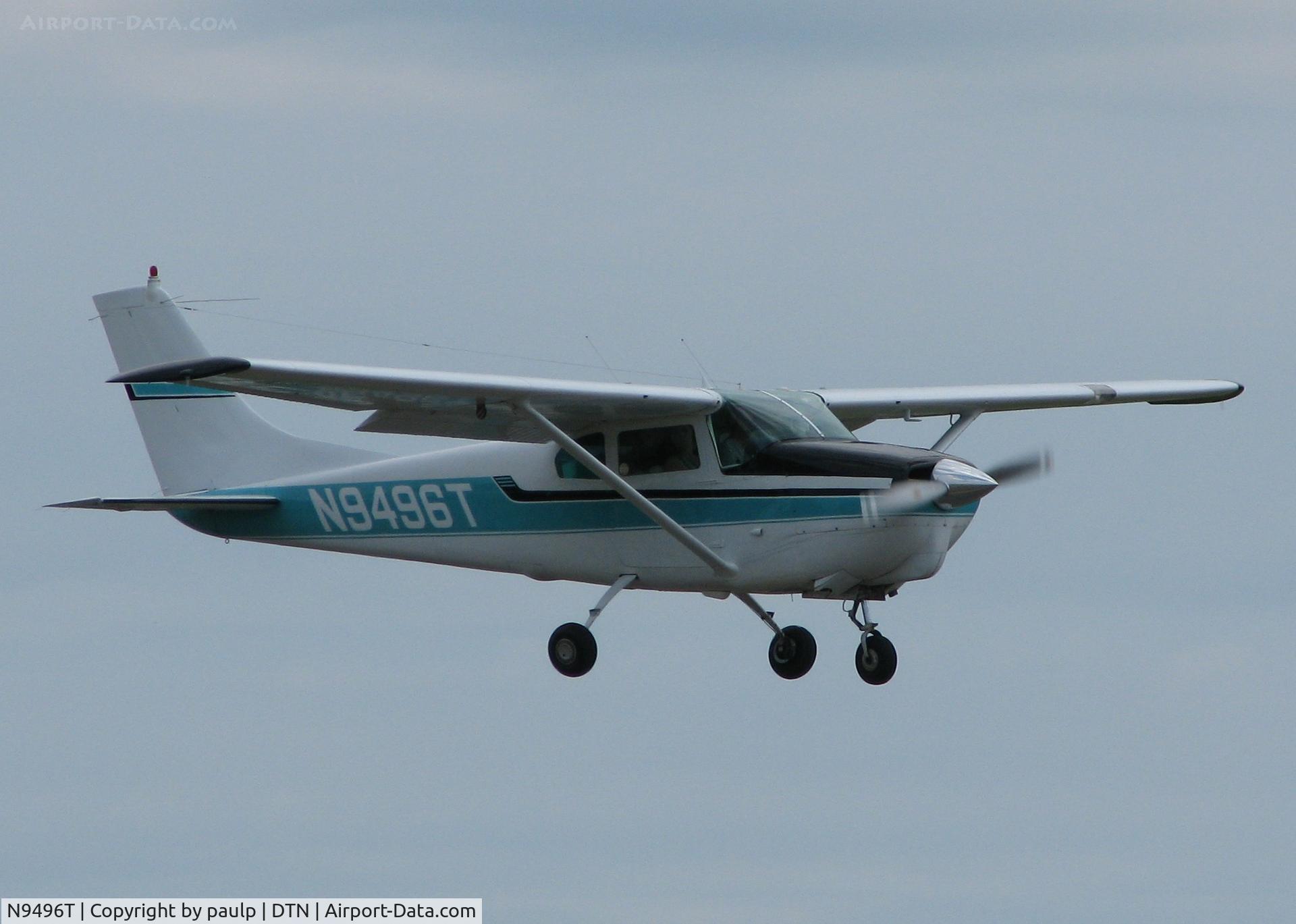 N9496T, 1960 Cessna 210 C/N 57296, Landing on 14 at Downtown Shreveport.