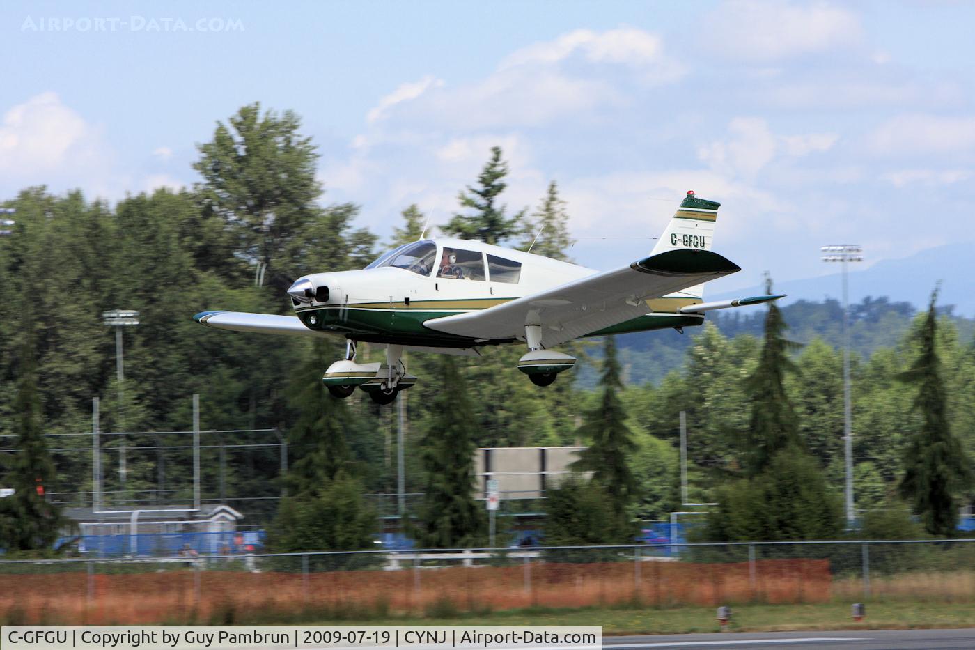 C-GFGU, 1963 Piper PA-28-180 C/N 28-1009, On final