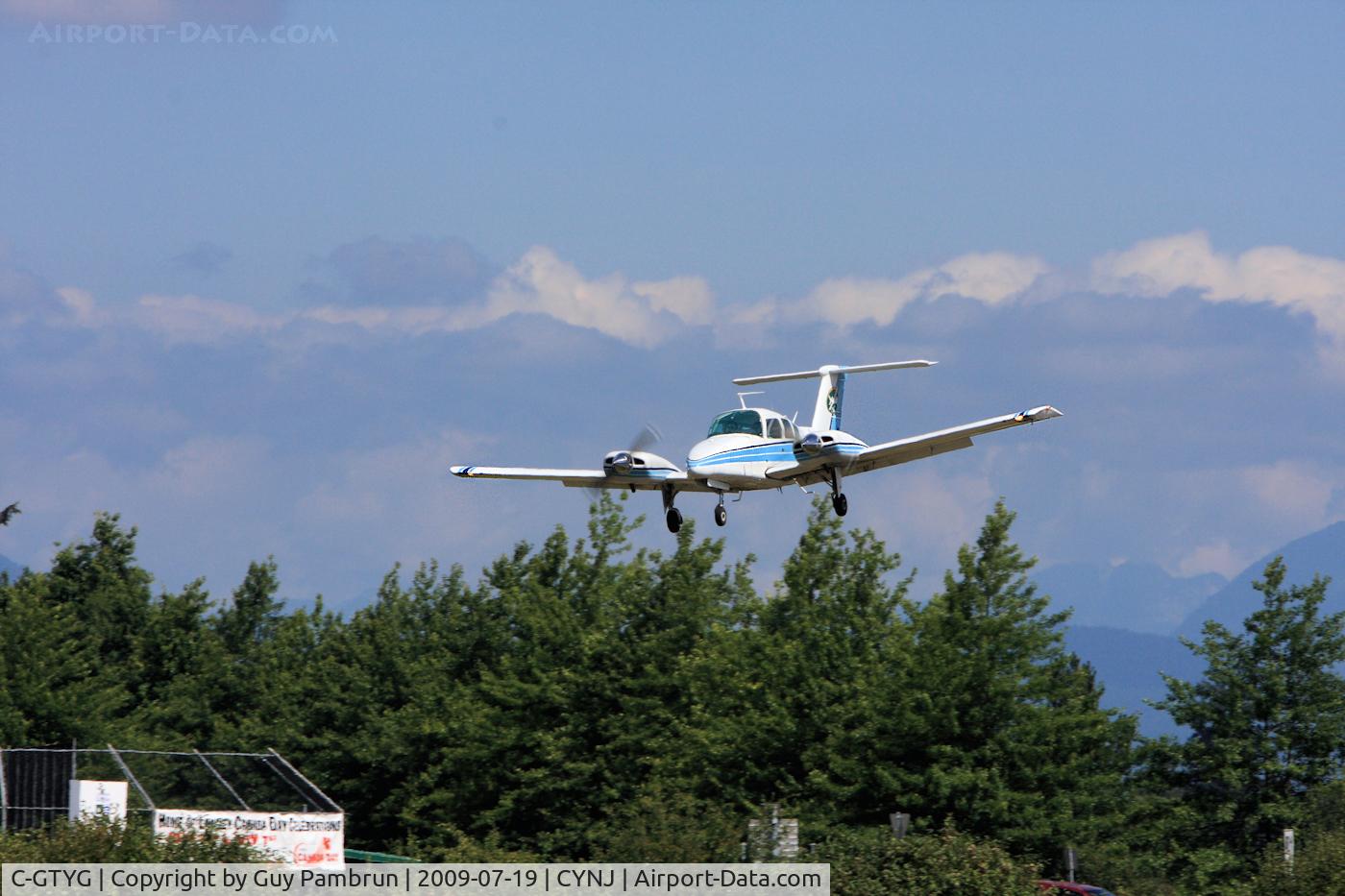 C-GTYG, 1980 Beech 76 Duchess C/N ME-334, On final