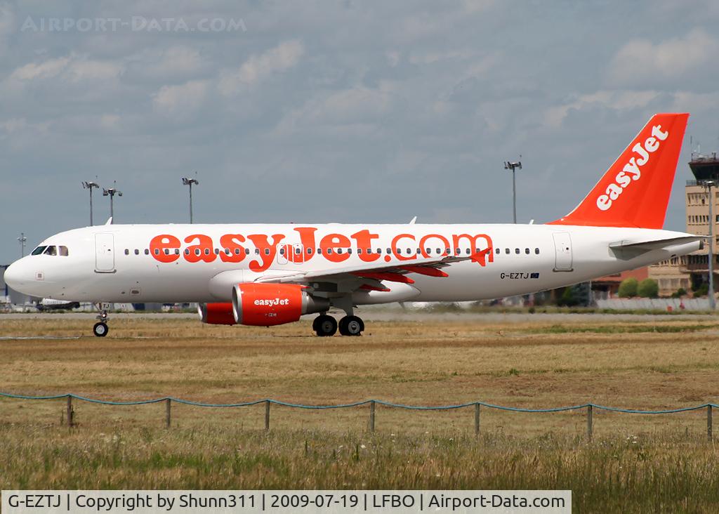 G-EZTJ, 2009 Airbus A320-214 C/N 3979, Ready for take off rwy 32R