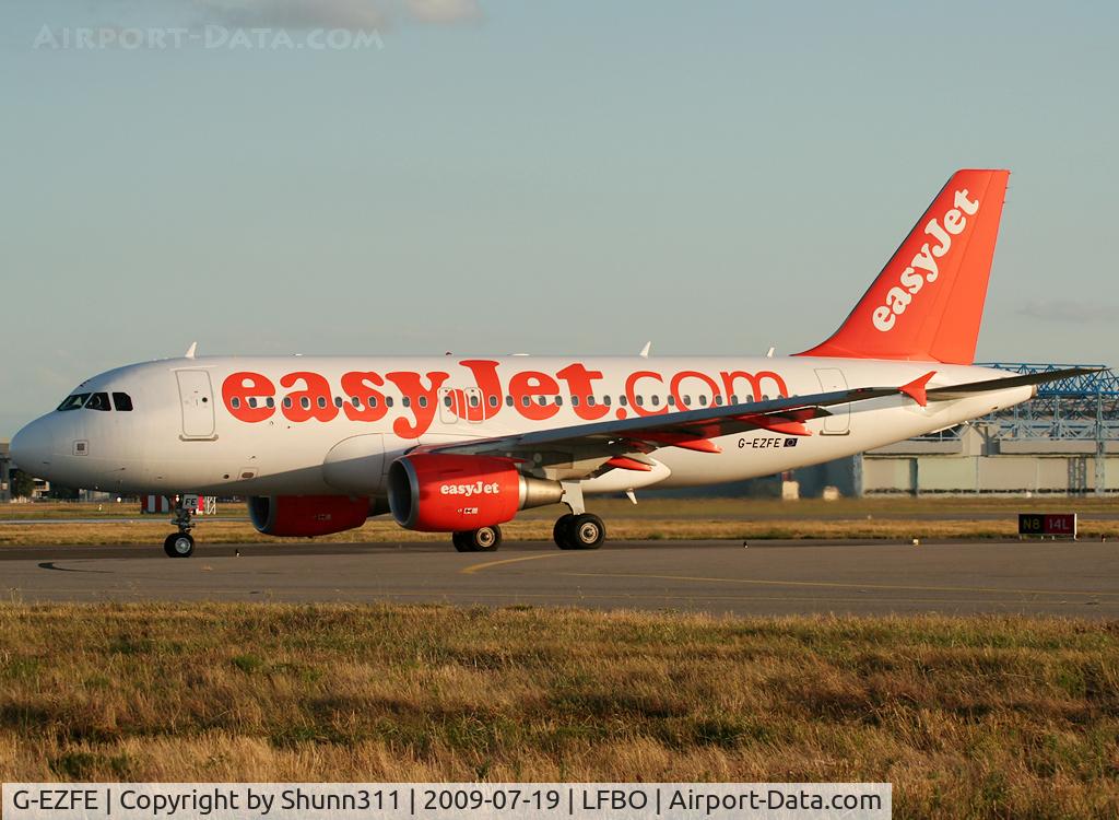 G-EZFE, 2009 Airbus A319-111 C/N 3824, Taxiing to the terminal...