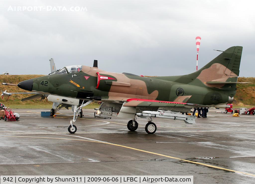 942, Douglas A-4SU Skyhawk C/N 12655, Used as a demo during LFBC Airshow 2009