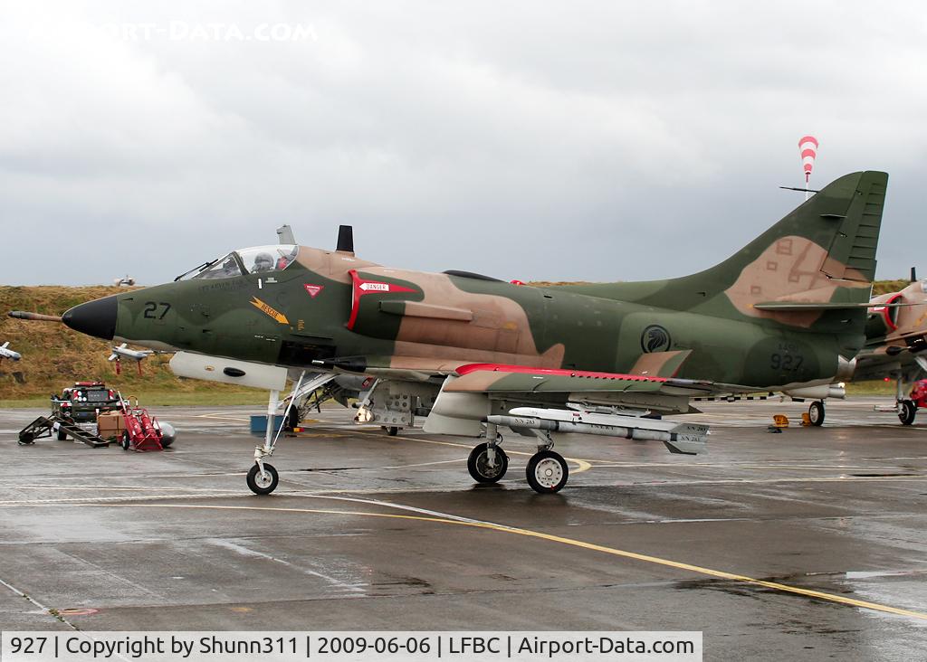 927, Douglas A-4SU Skyhawk C/N 12543, Used as a demo during LFBC Airshow 2009