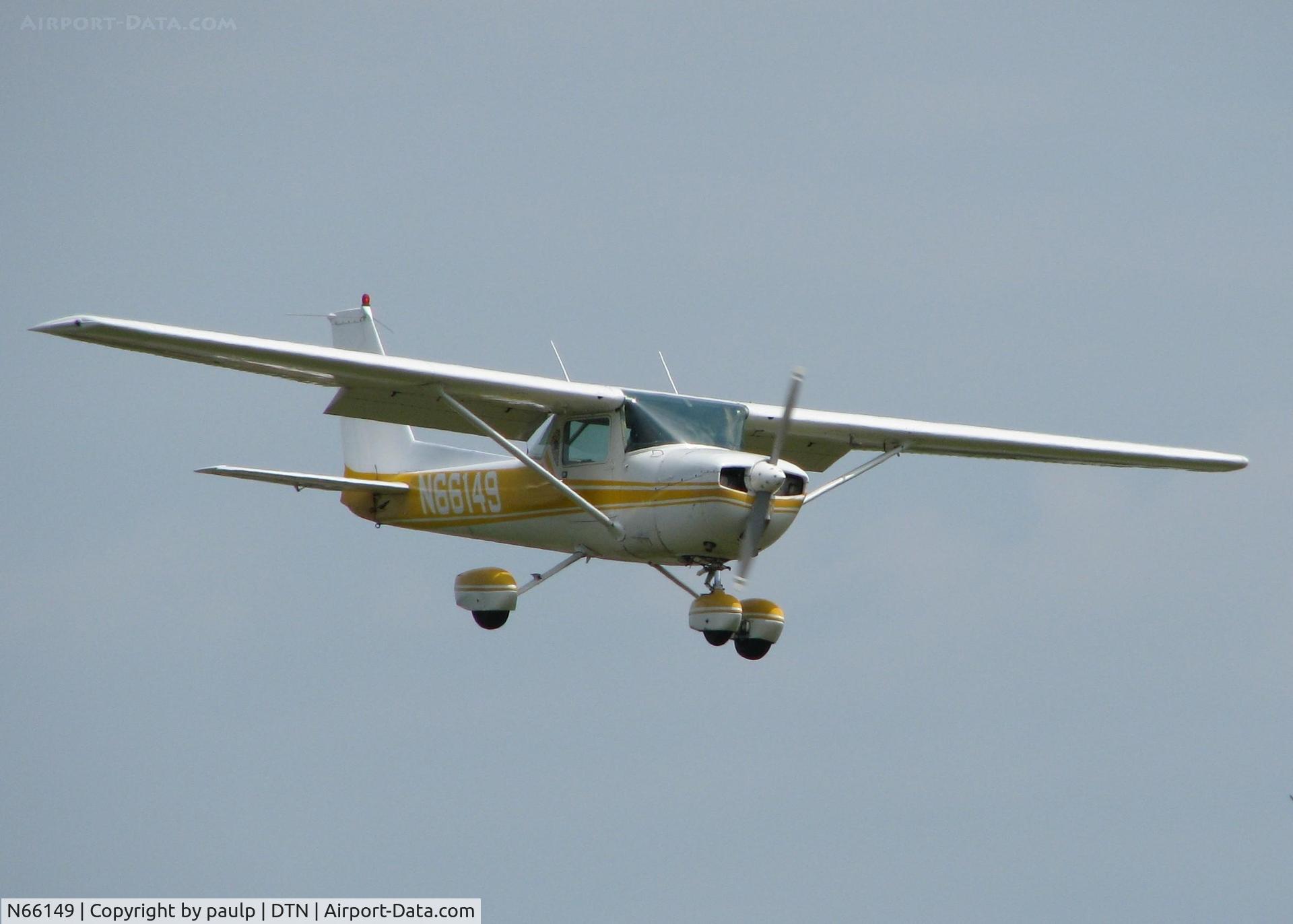 N66149, 1974 Cessna 150M C/N 15075872, Landing on 14 at Downtown Shreveport.