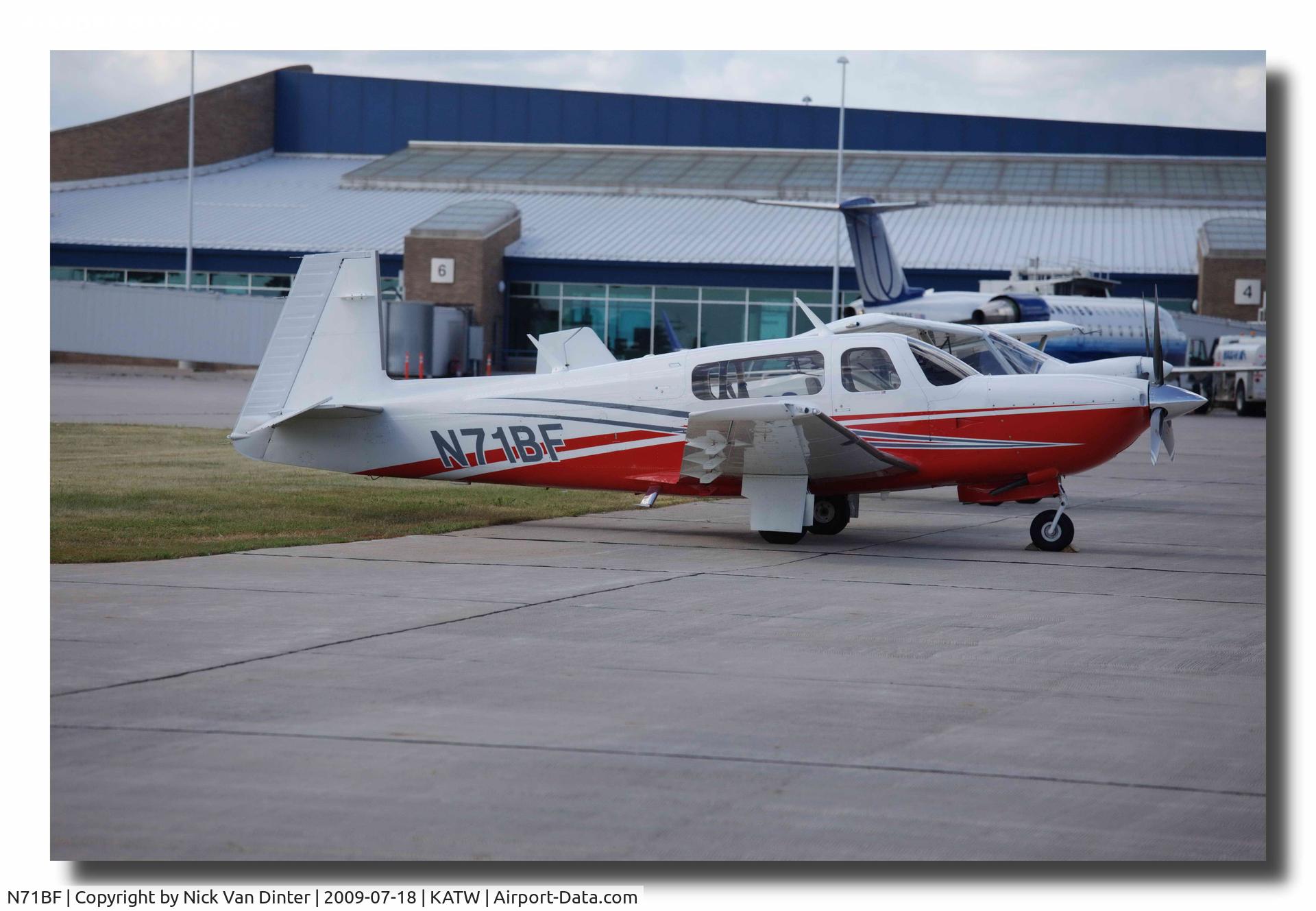 N71BF, 2006 Mooney M20R Ovation C/N 29-0412, On the Ramp