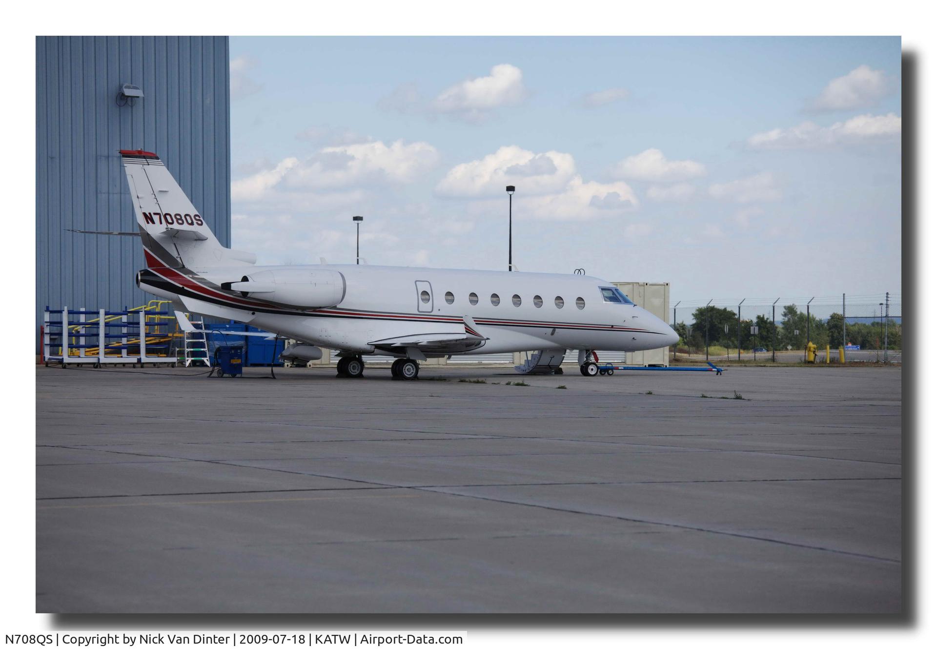 N708QS, 2002 Israel Aircraft Industries Gulfstream 200 C/N 069, On the Ramp