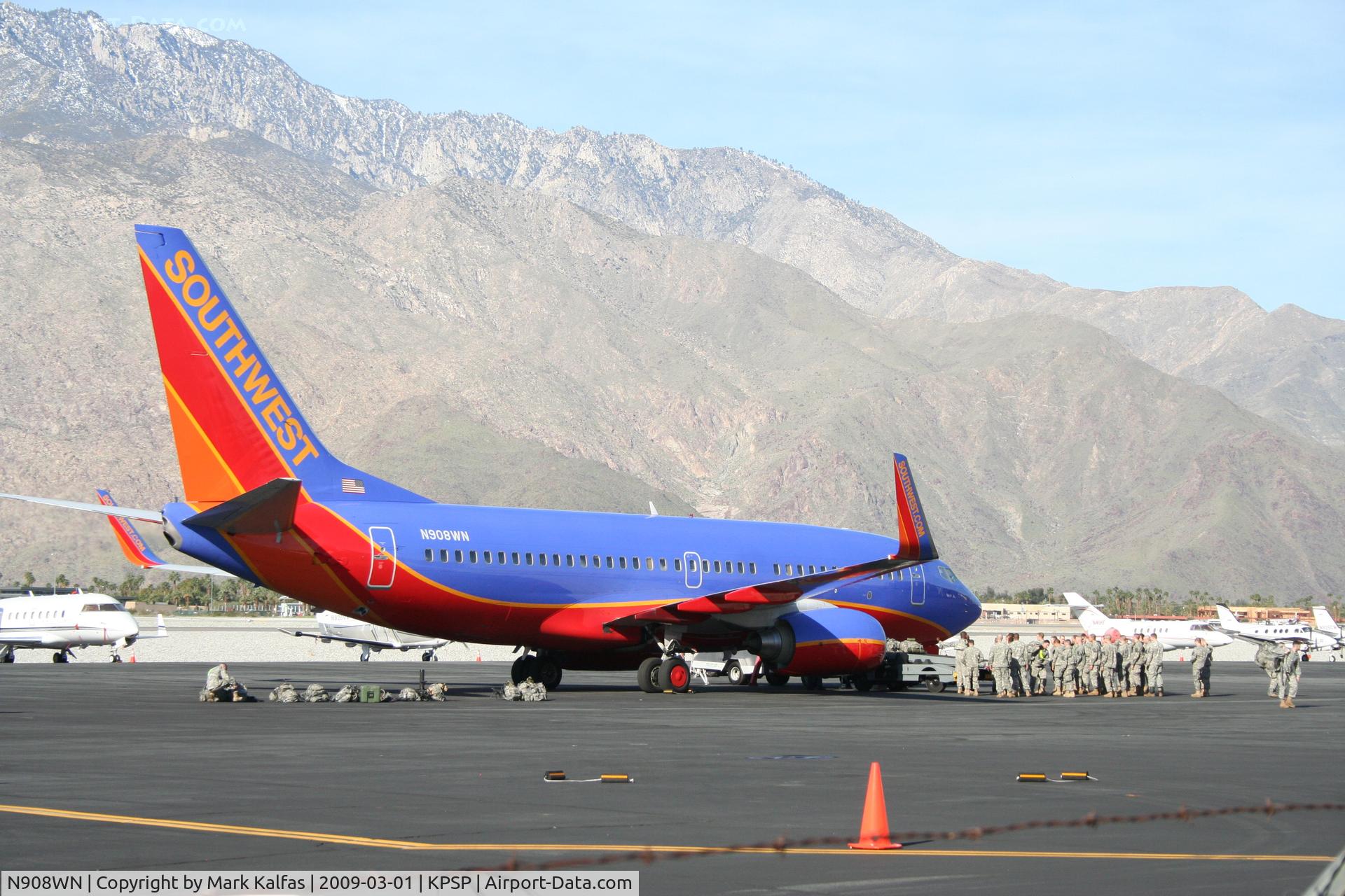 N908WN, 2008 Boeing 737-7H4 C/N 36620, Southwest 737-7H4, N908WN loading troops for a charter flight out of KPSP.
