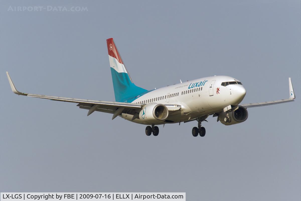 LX-LGS, 2005 Boeing 737-7C9 C/N 33956, short final RW24