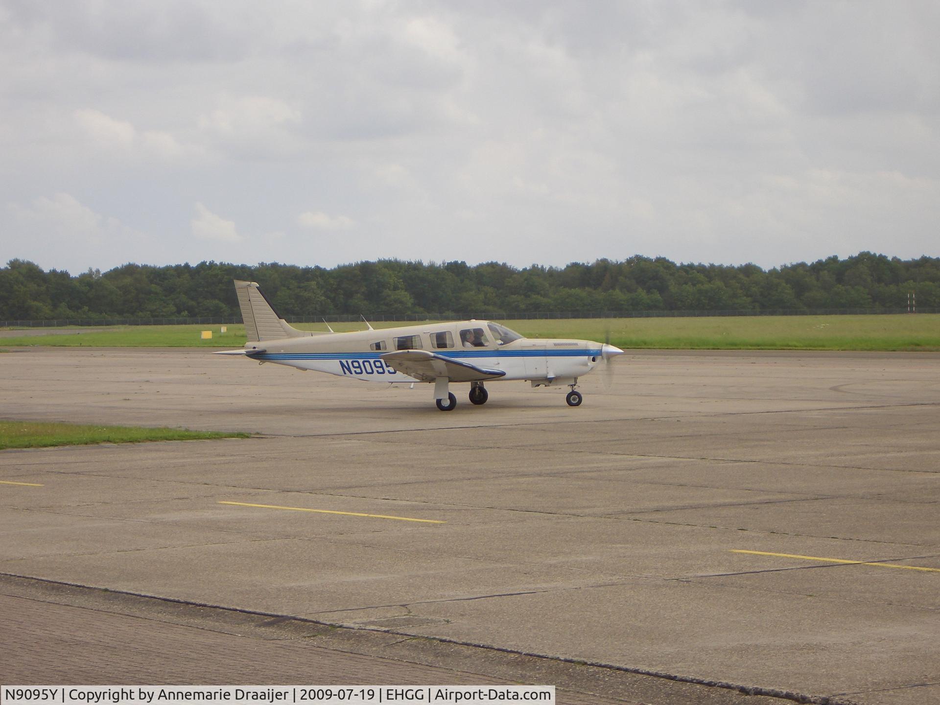 N9095Y, 1985 Piper PA-32R-301T Turbo Saratoga C/N 32R-8529008, just after startup leaving Eelde