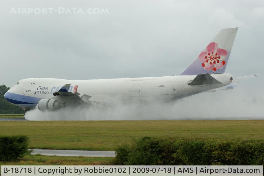 B-18718, Boeing 747-409F/SCD C/N 30770, Rain Spotting at AMS
