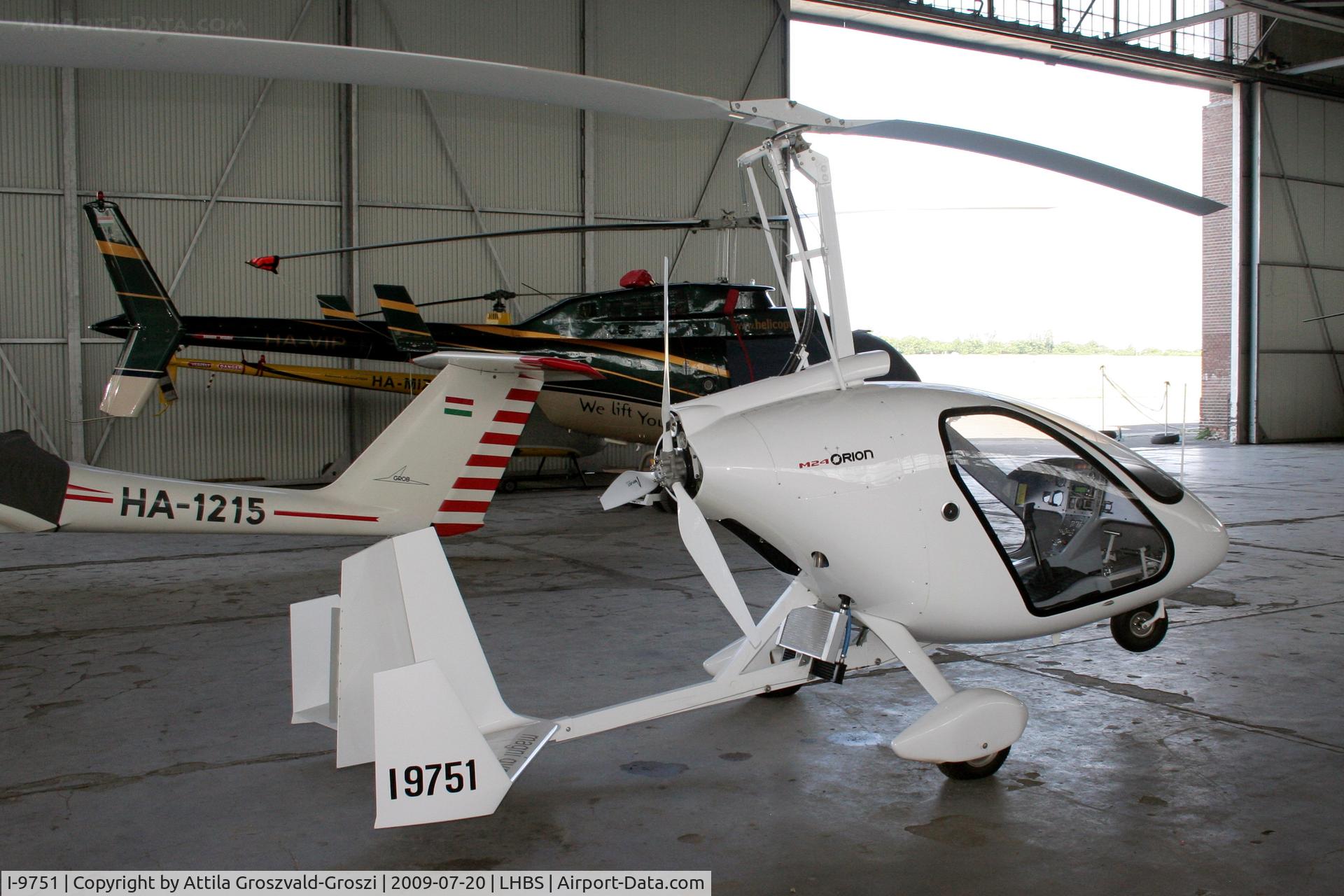 I-9751, 2010 Magni Gyro M-24 Orion C/N 24-10-5764, Budaörs-Airport / Hungary - LHBS / Hangar