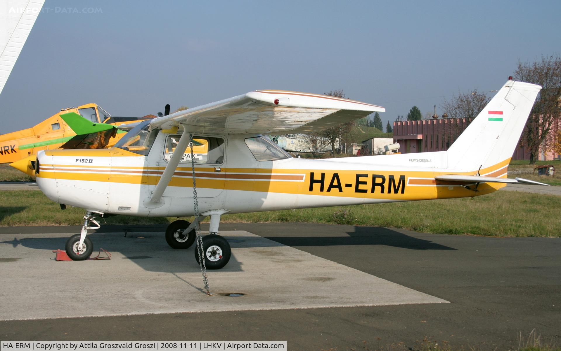 HA-ERM, 1979 Reims F152 C/N 1464, Kaposújlak airport (LHKV) Hungary