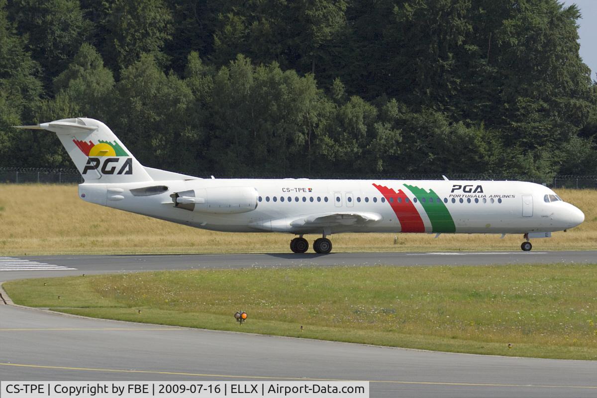 CS-TPE, 1991 Fokker 100 (F-28-0100) C/N 11342, lining up RW24