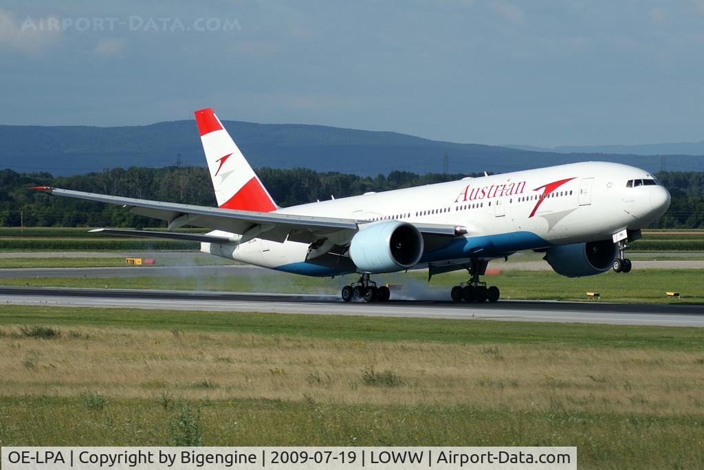 OE-LPA, 1997 Boeing 777-2Z9/ER C/N 28698, Touchdown on runway34