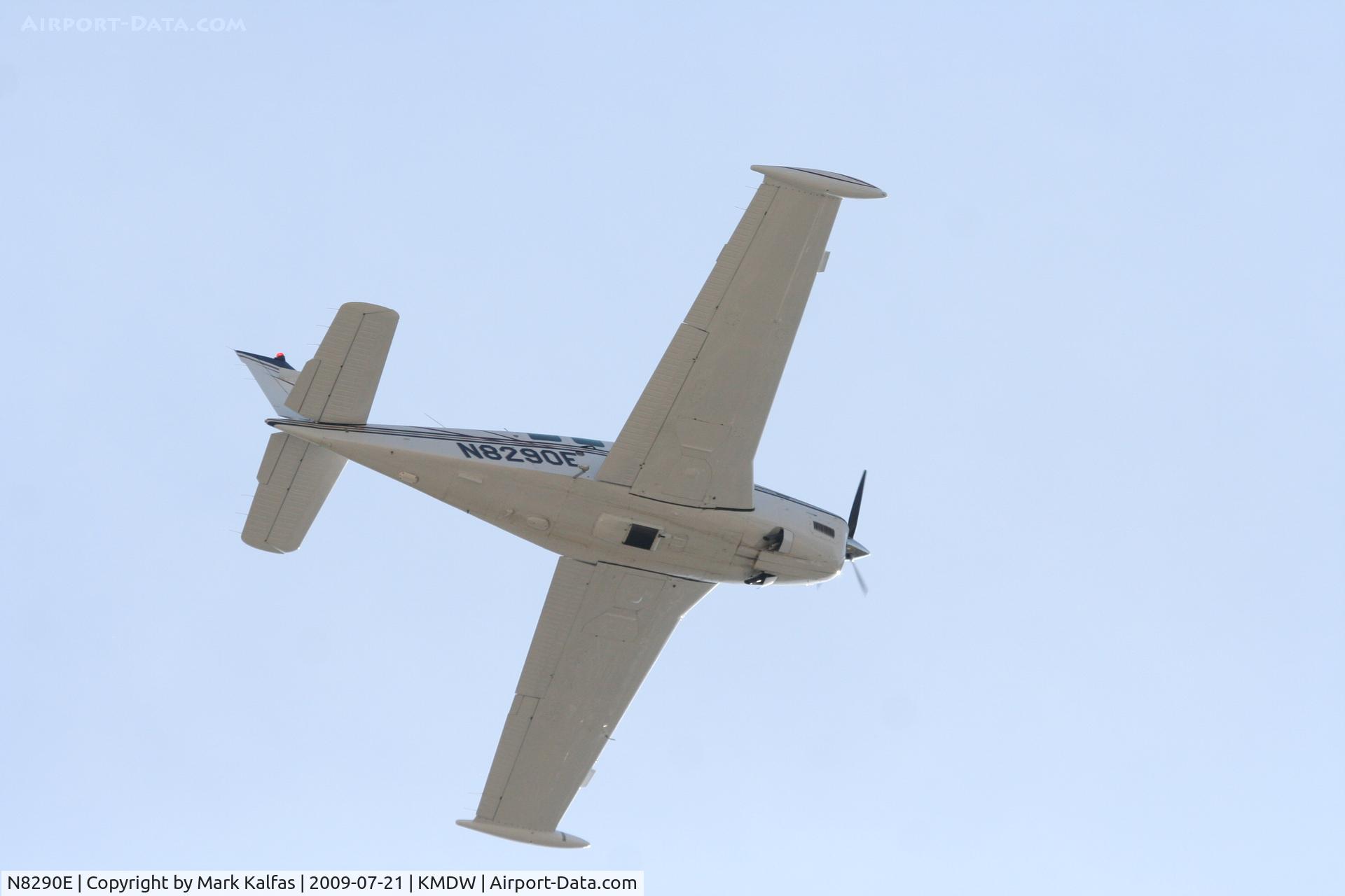 N8290E, 1993 Beech A36 Bonanza 36 C/N E-2805, Beech A36, N8290E departing 4R KMDW to KELP