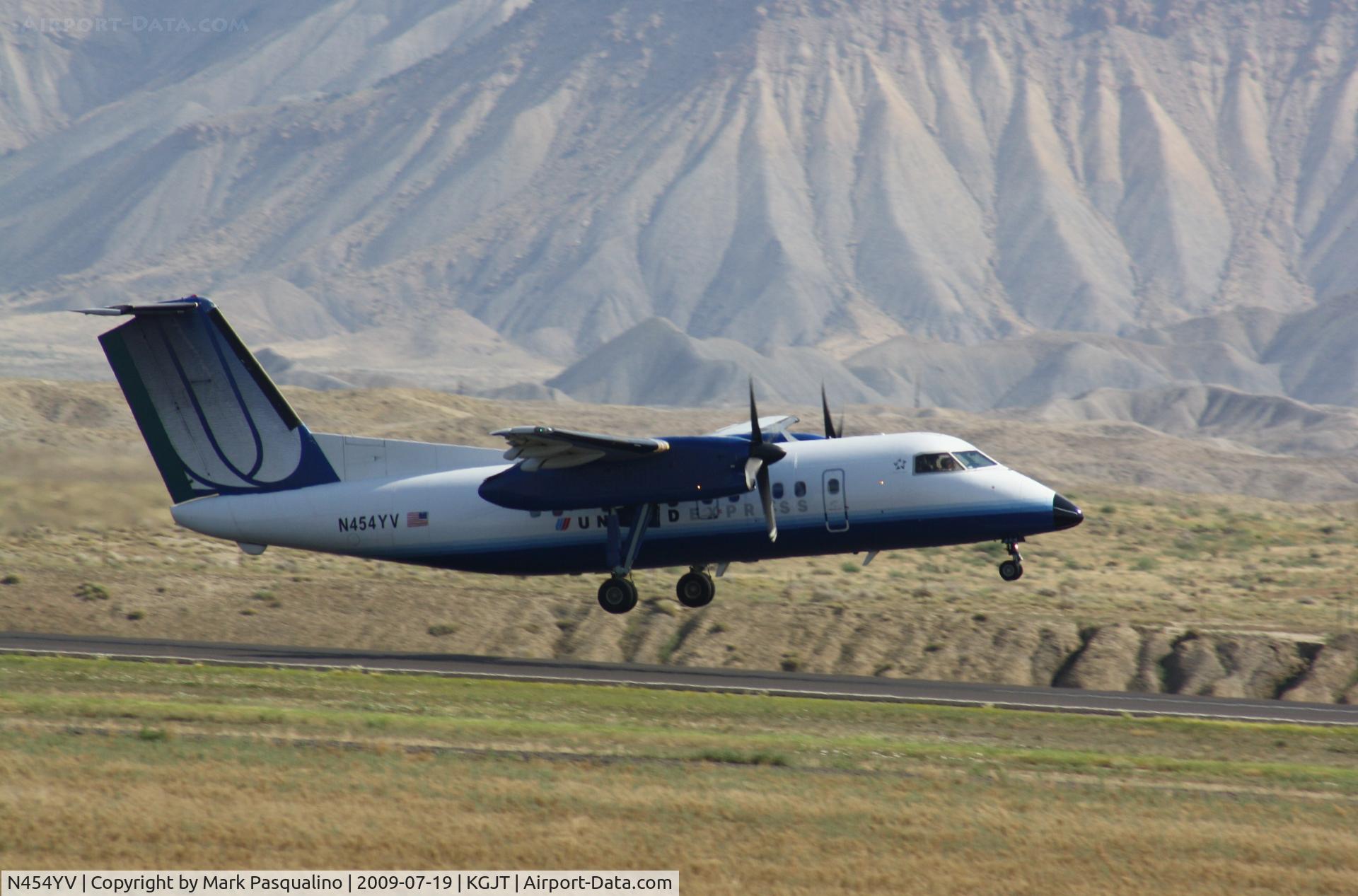 N454YV, 1997 De Havilland Canada DHC-8-202 Dash 8 C/N 454, DHC-8-200