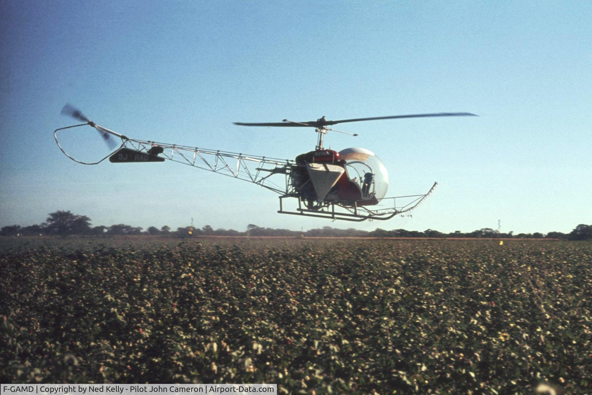 F-GAMD, 1958 Bell 47G-2 C/N 2005, Previously 9J-RAD, photographed in Mazabuka, Zambia