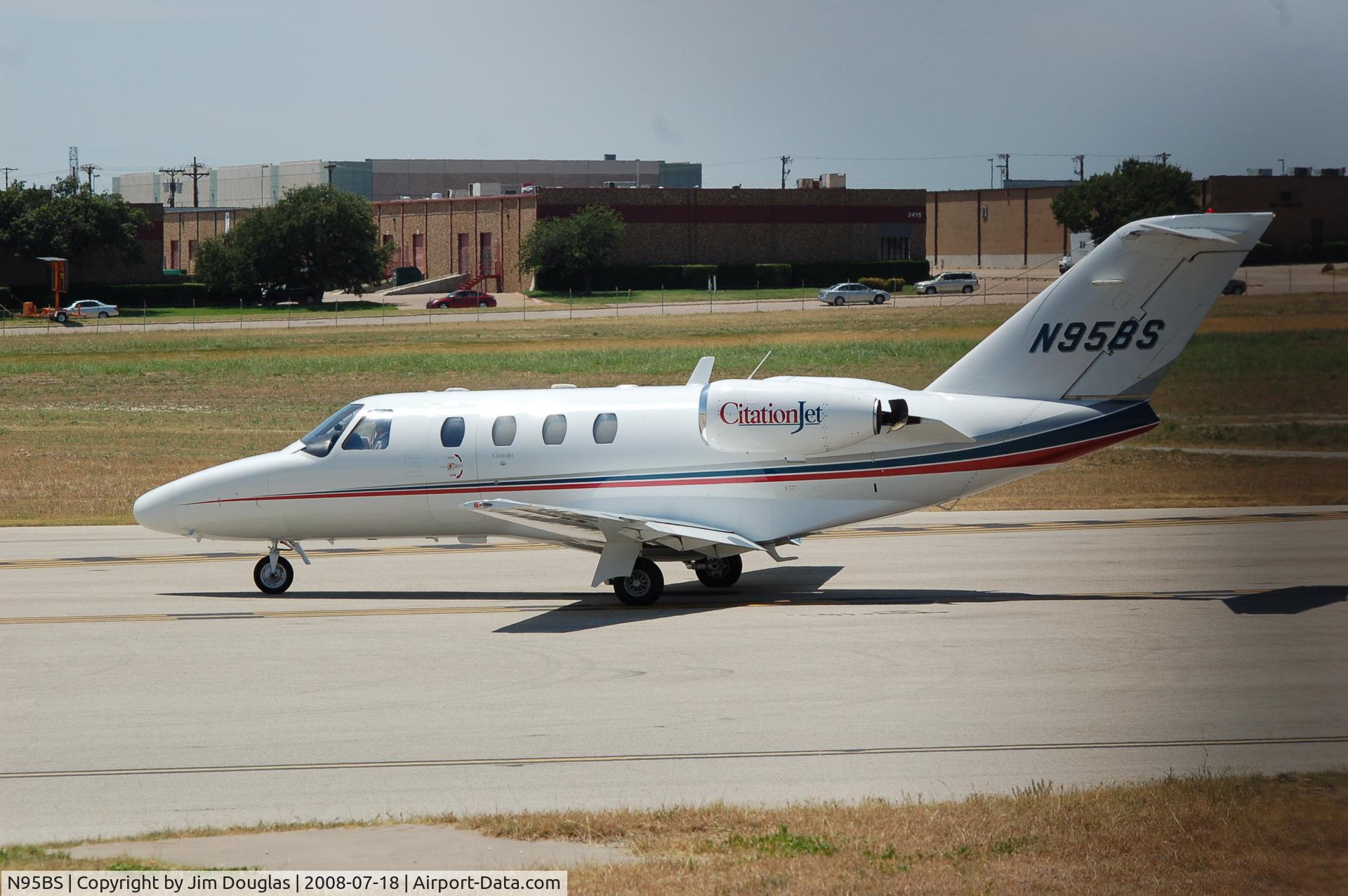 N95BS, 1998 Cessna 525 C/N 525-0283, Watching planes takeoff/land Addison TX