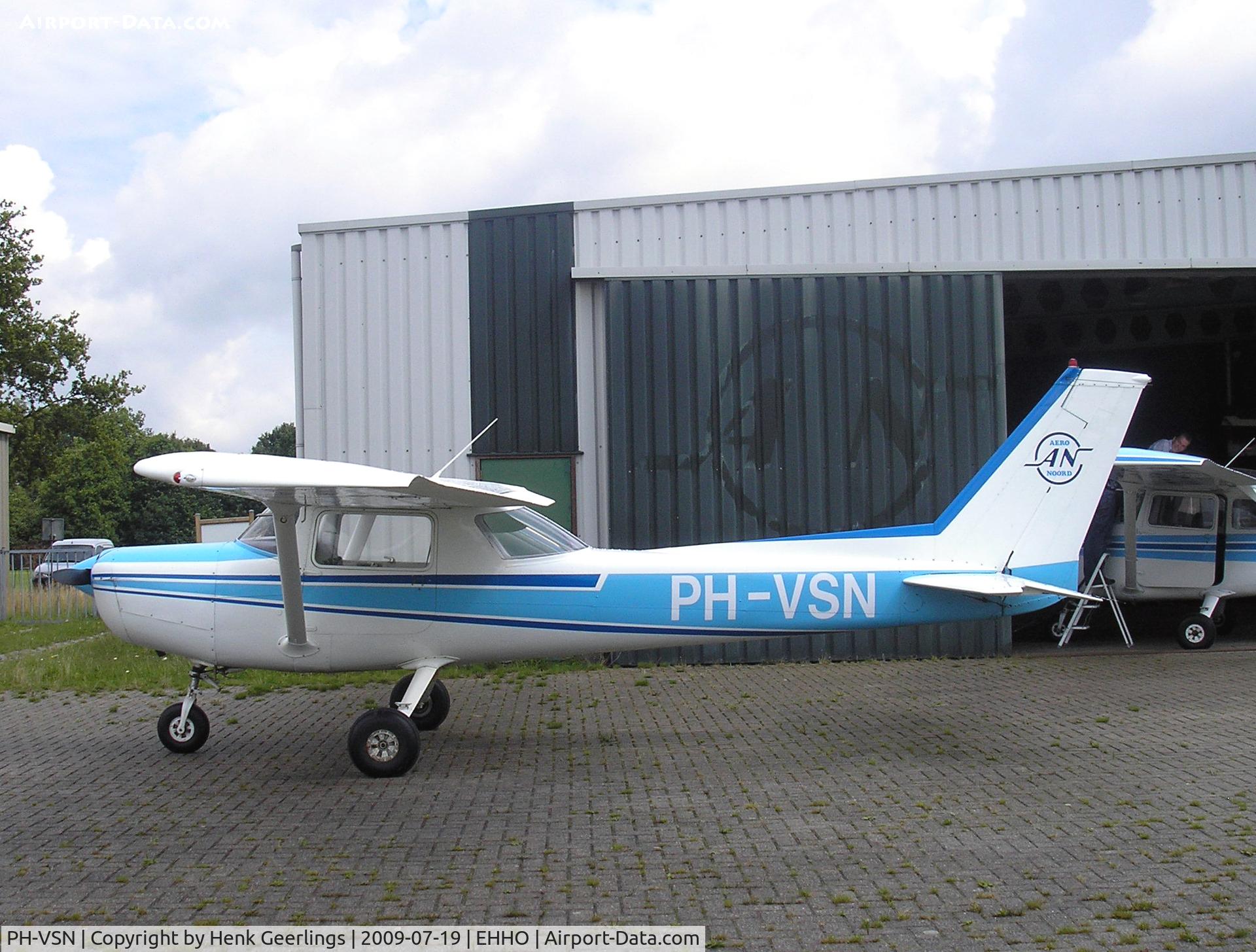 PH-VSN, Reims F152 C/N 1714, Aero Noord , Hoogeveen Aerodrome - The Netherlands