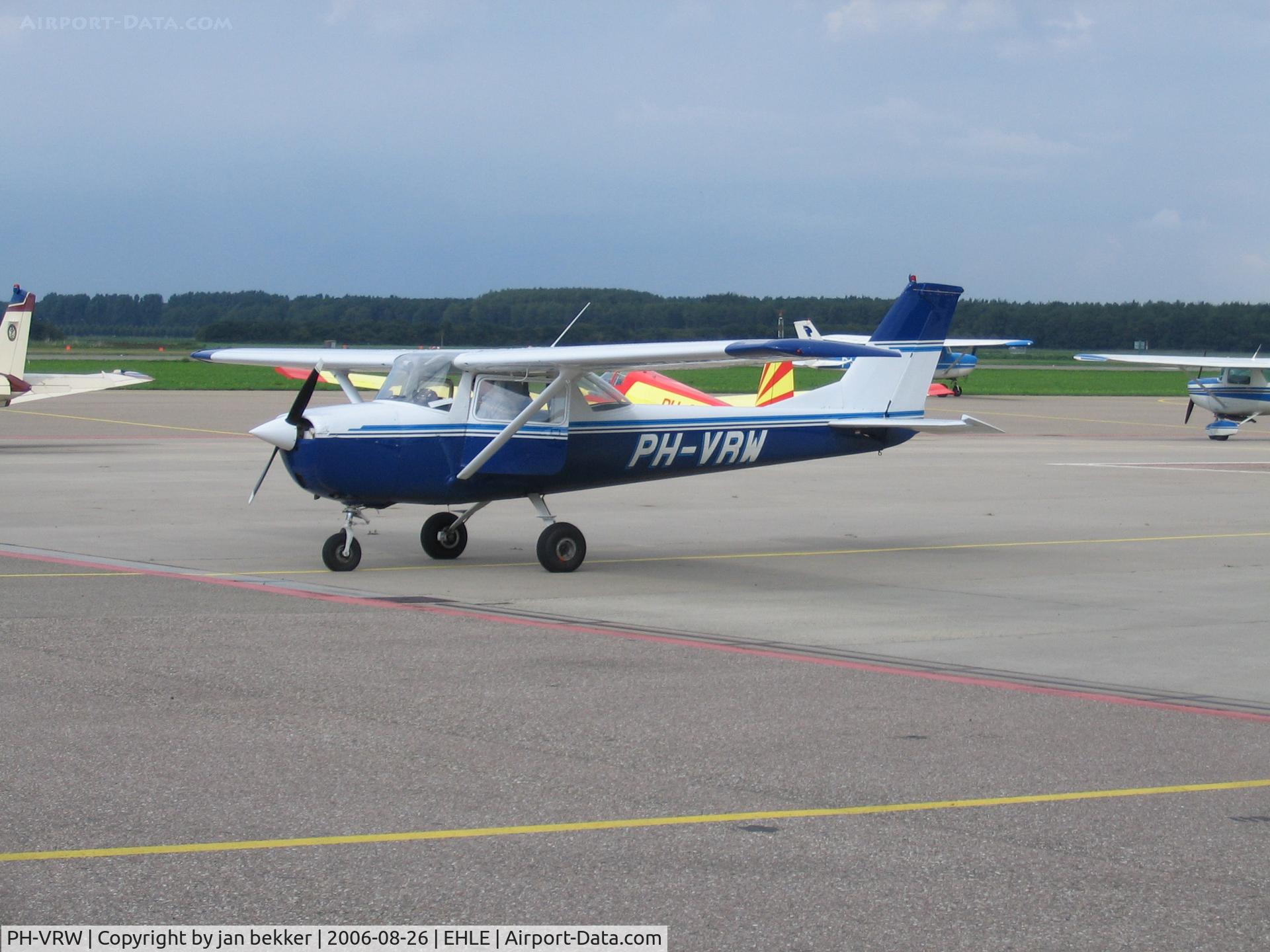 PH-VRW, Reims F150K C/N 0071, Lelystad platform