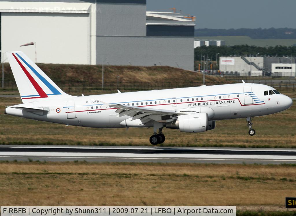 F-RBFB, 2001 Airbus ACJ319 (A319-115/CJ) C/N 1556, Landing rwy 14R