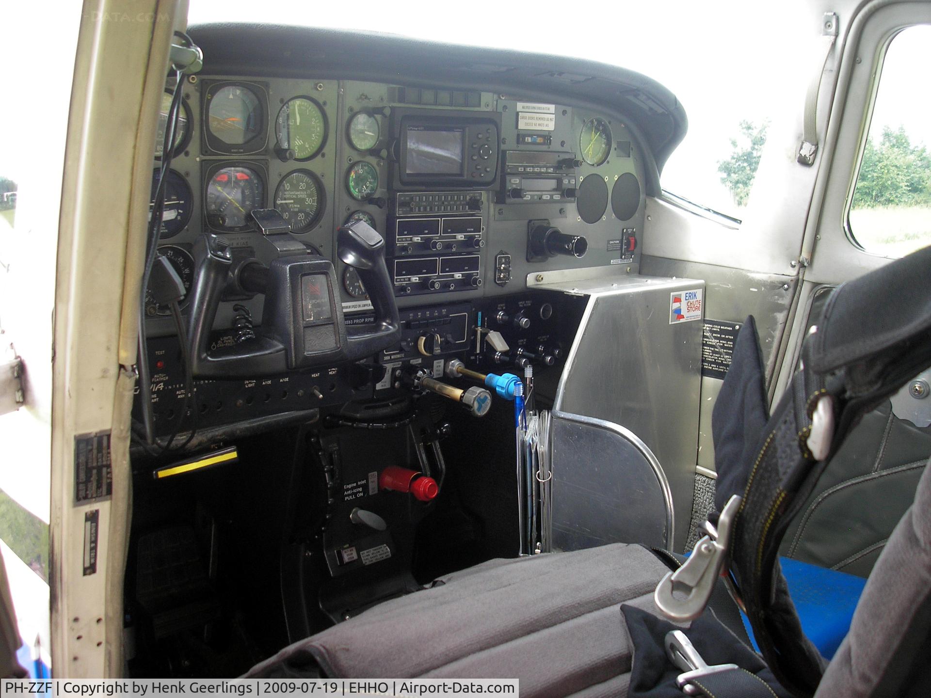 PH-ZZF, 1982 Cessna T207A C/N 207-00747, Hoogeveen Aerodrome - Para Club