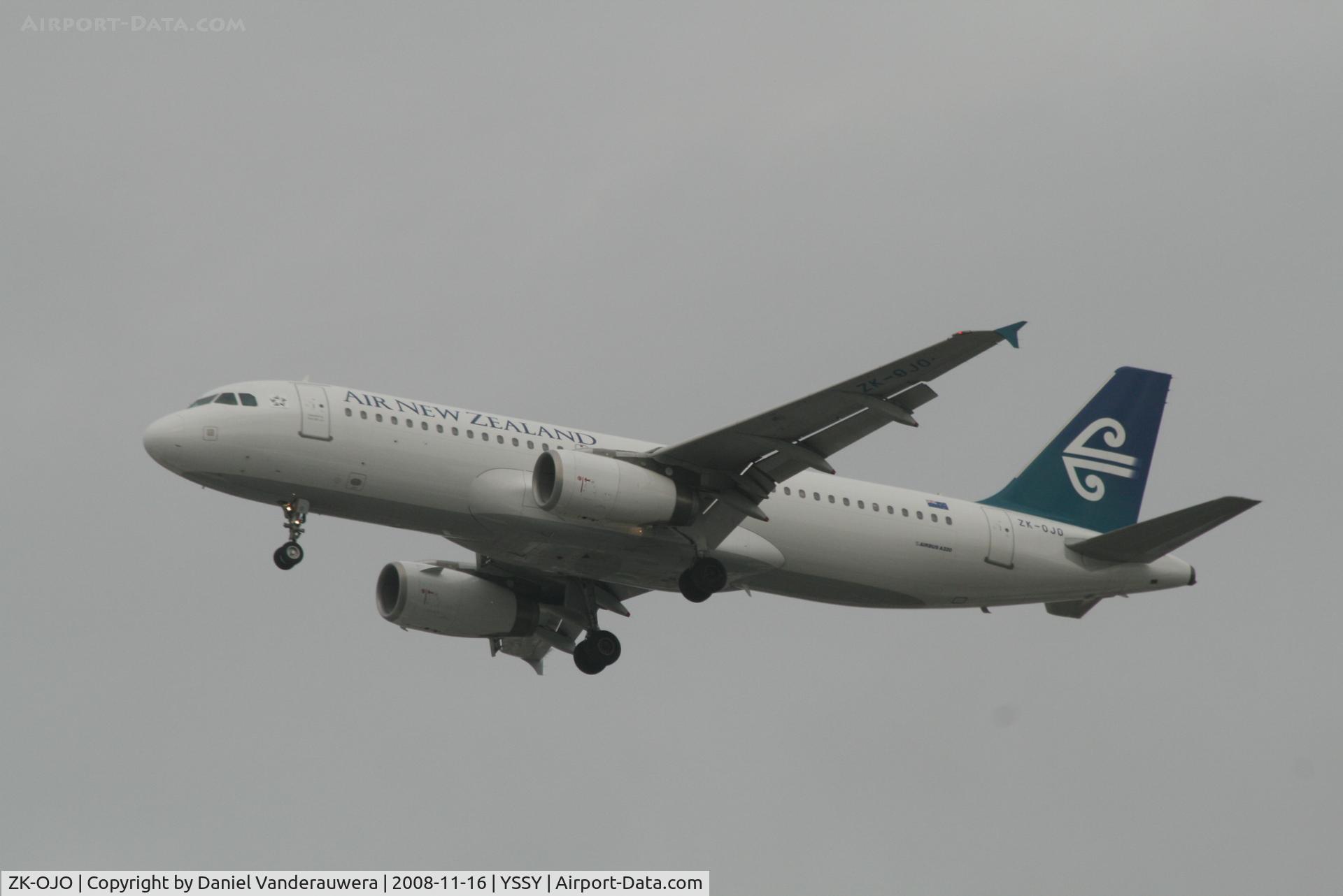 ZK-OJO, 2006 Airbus A320-232 C/N 2663, descending to rwy 16L