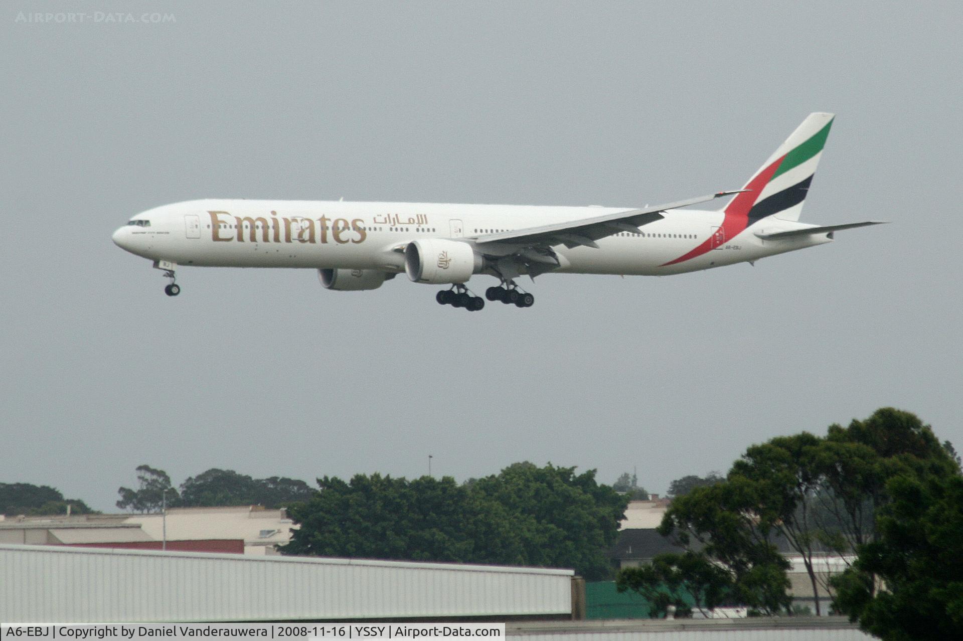 A6-EBJ, 2005 Boeing 777-36N/ER C/N 32787, descending to rwy 16R