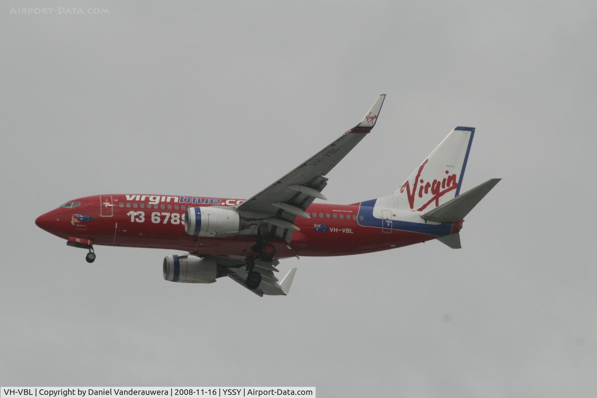 VH-VBL, 2002 Boeing 737-7Q8 C/N 30633, descending to rwy 16L