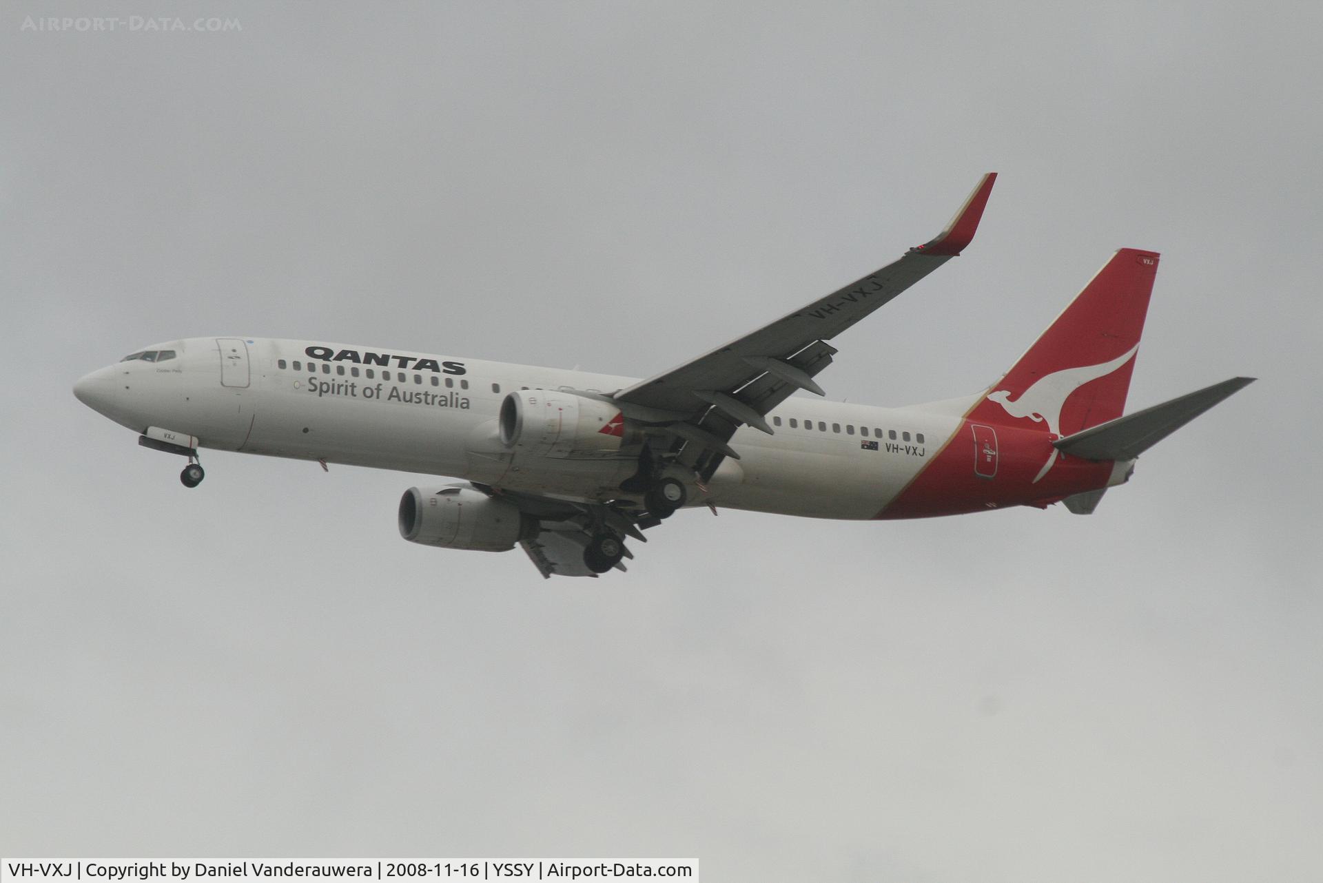 VH-VXJ, 2002 Boeing 737-838 C/N 33480, descending to rwy 16L