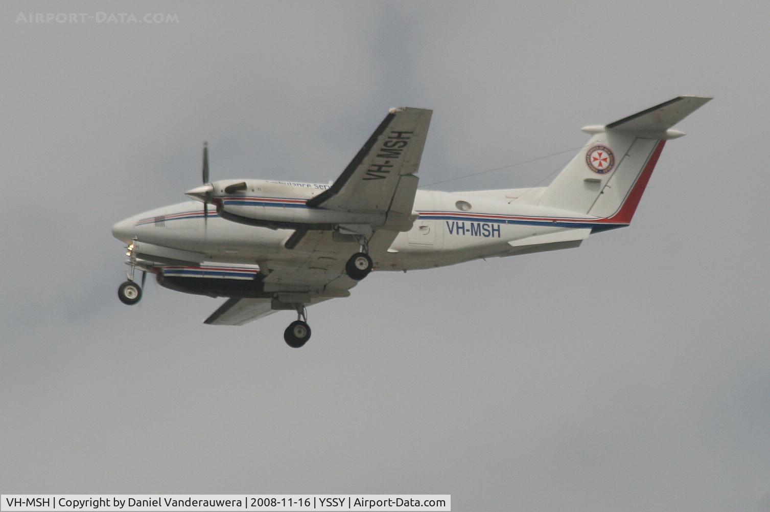 VH-MSH, 2001 Raytheon B200 King Air C/N BB-1787, descending to rwy 16L