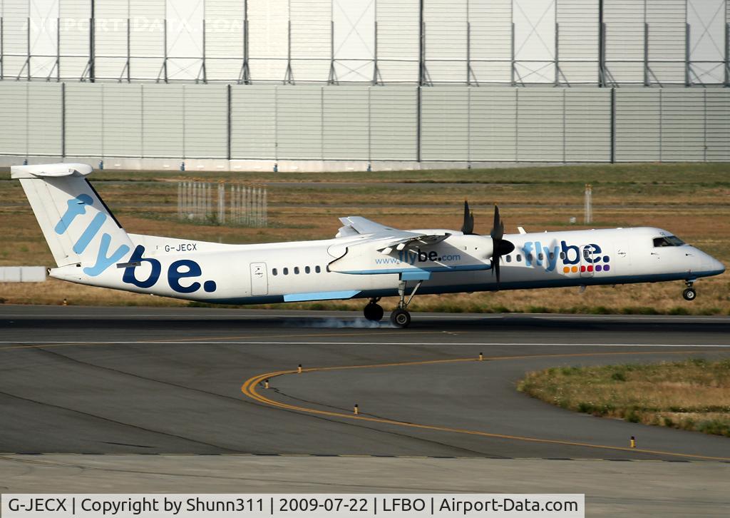 G-JECX, 2007 De Havilland Canada DHC-8-402Q Dash 8 C/N 4155, Landing rwy 14R