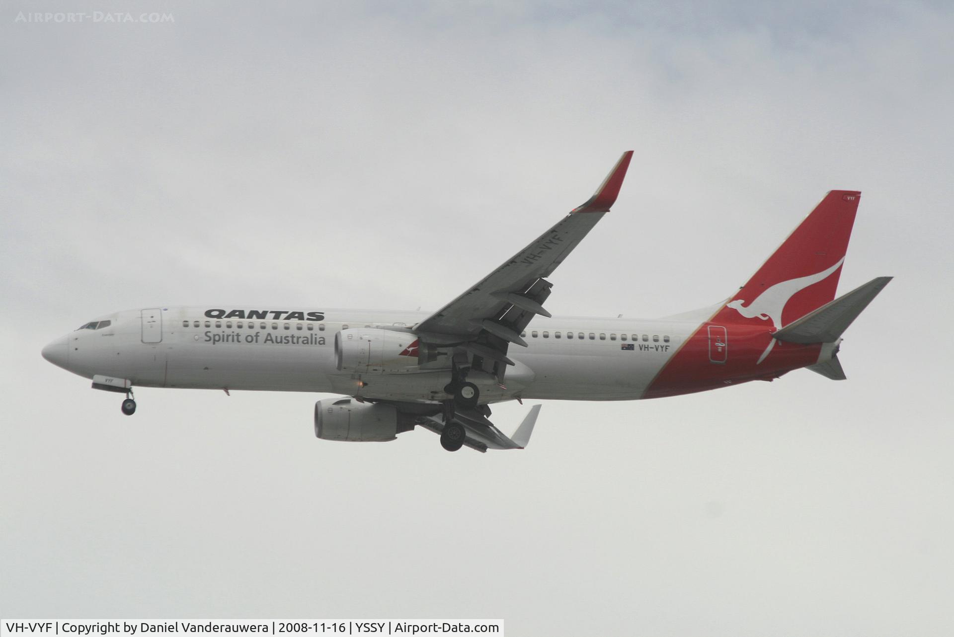 VH-VYF, 2005 Boeing 737-838 C/N 33994, descending to rwy 16L
