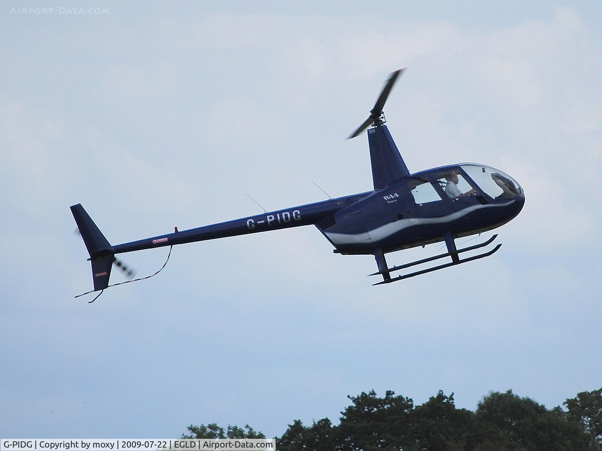 G-PIDG, 1999 Robinson R44 Astro C/N 0678, Robinson R44 at Denham