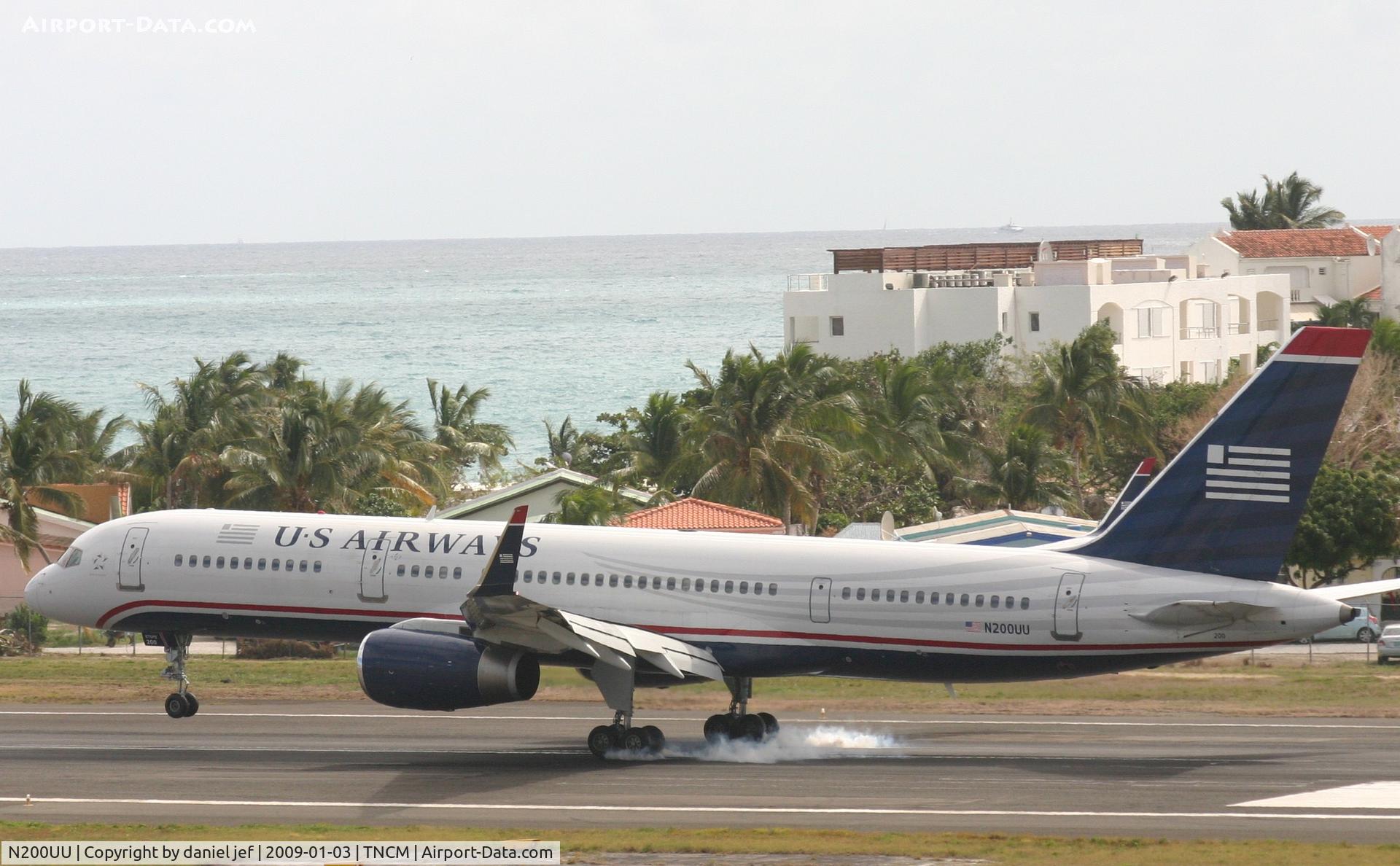N200UU, 1995 Boeing 757-2B7 C/N 27809, Landing 10