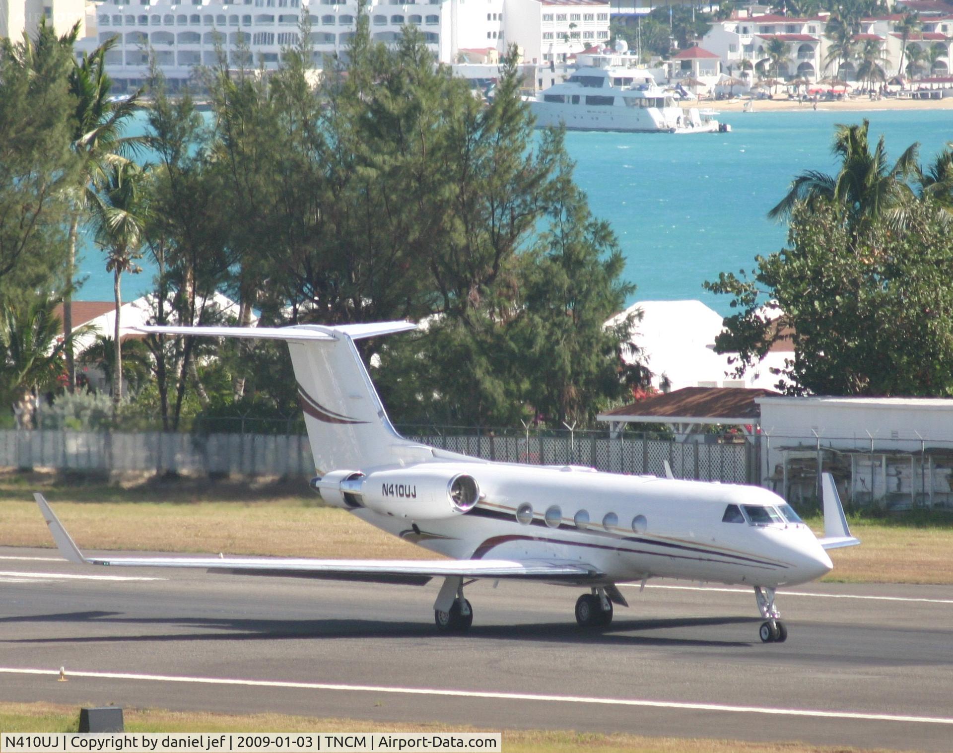 N410UJ, 1981 Gulfstream American G-1159A Gulfstream III C/N 320, Back tracking runway 10