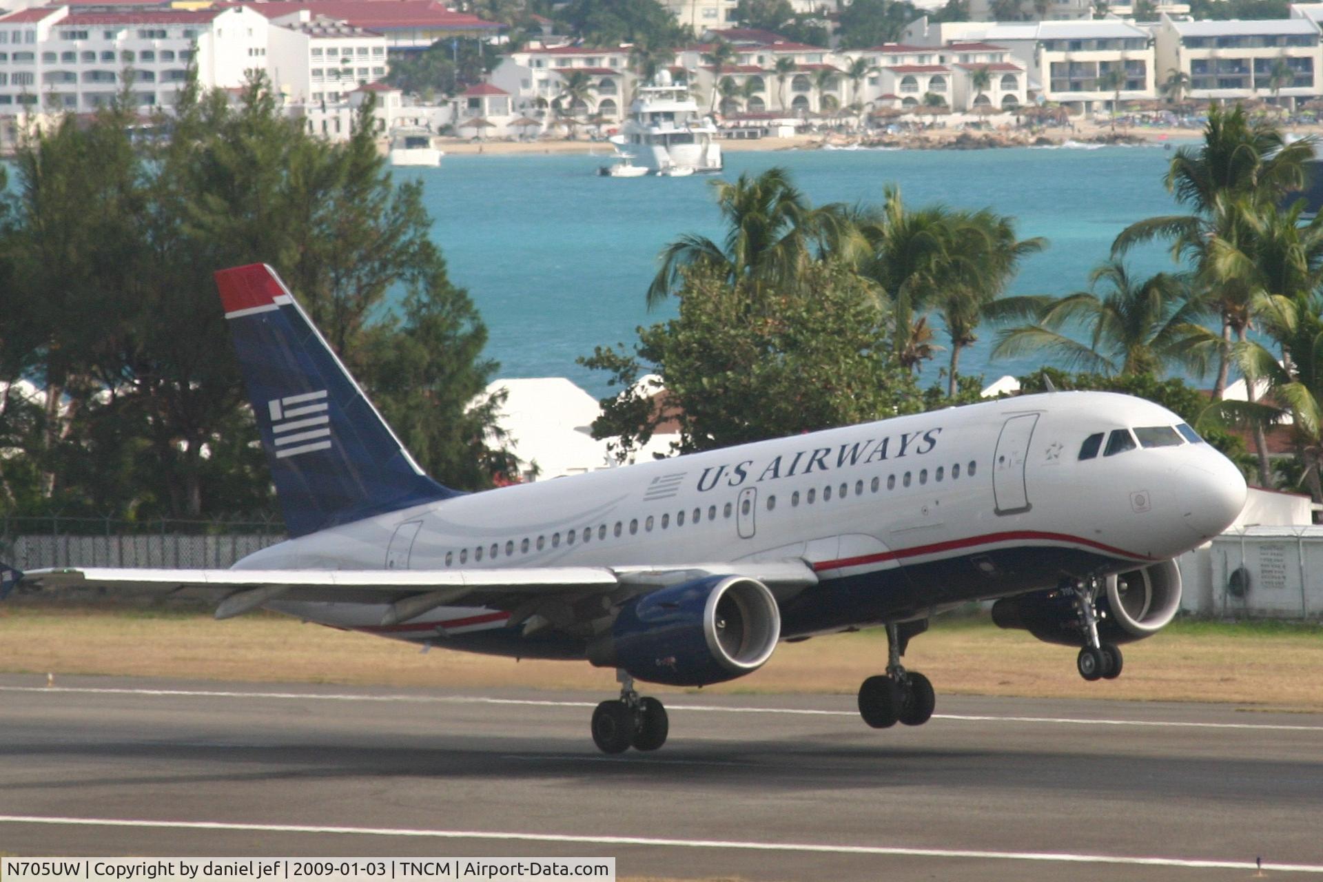 N705UW, 1998 Airbus A319-112 C/N 0929, taking off 27
