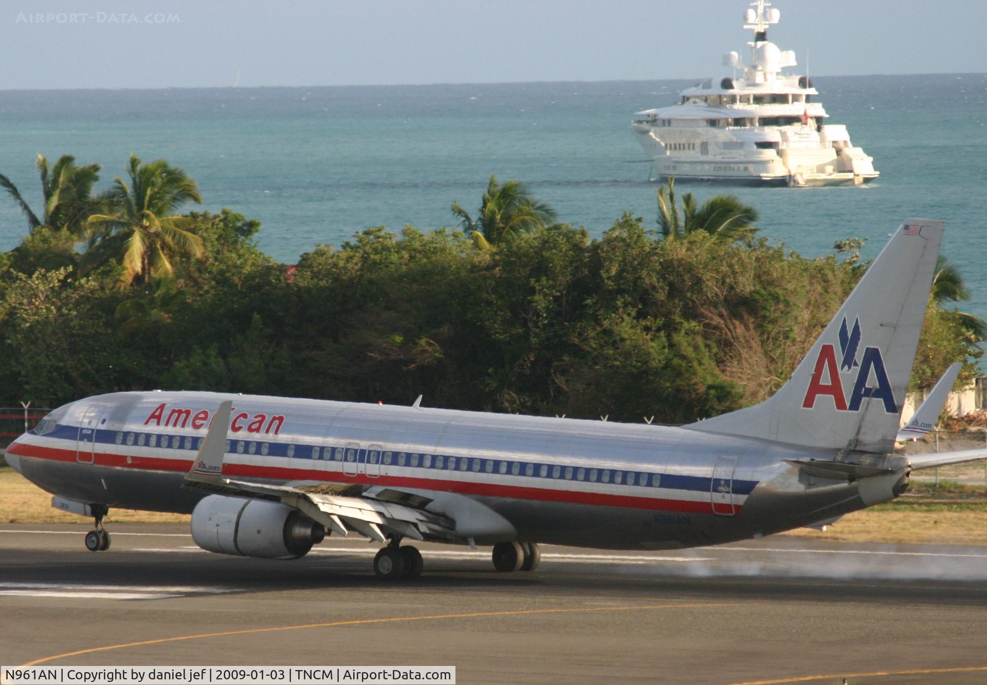 N961AN, 2001 Boeing 737-823 C/N 30092, Landing 10
