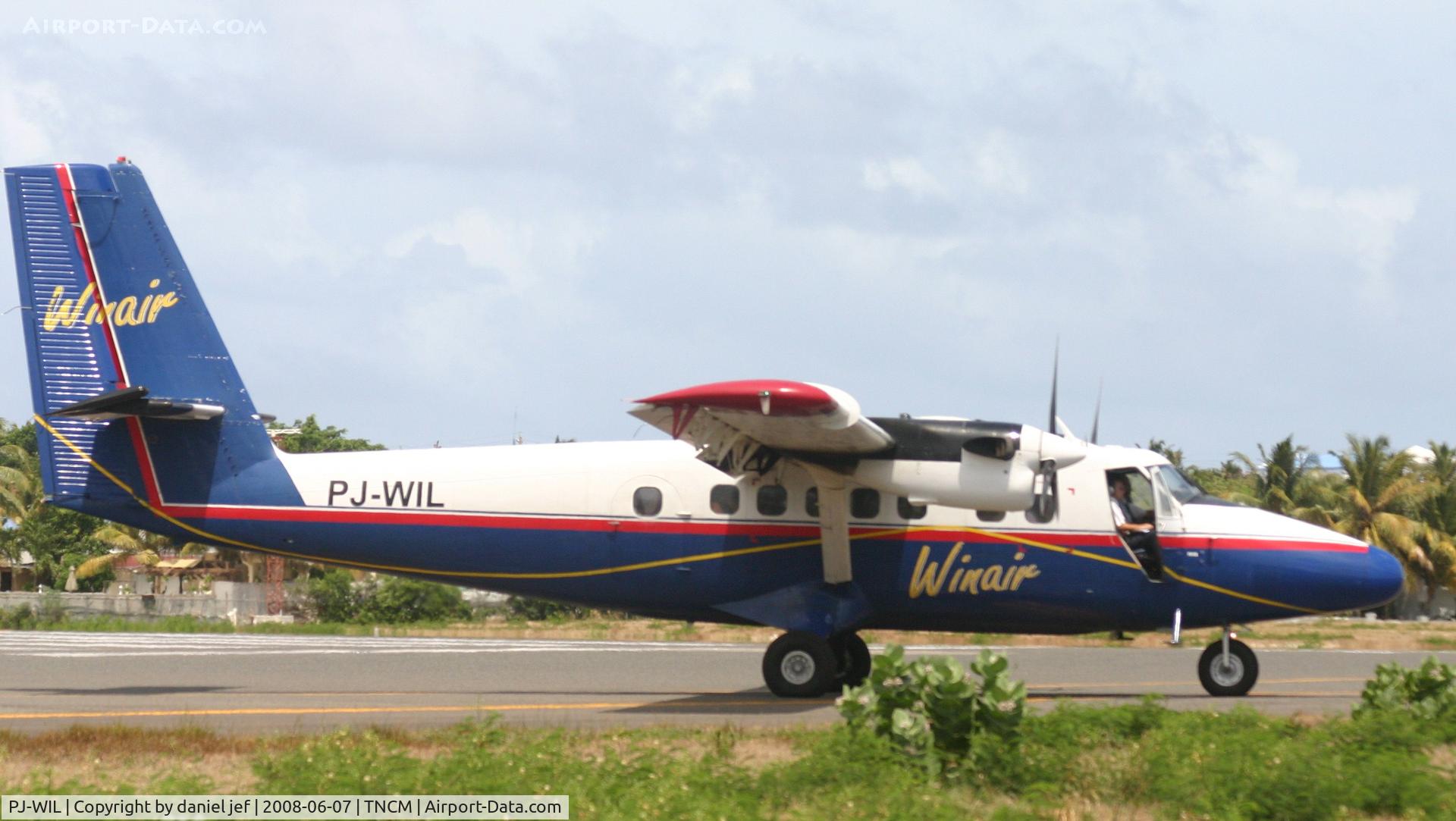 PJ-WIL, 1973 De Havilland Canada DHC-6-300 Twin Otter C/N 358, taxing to the runway