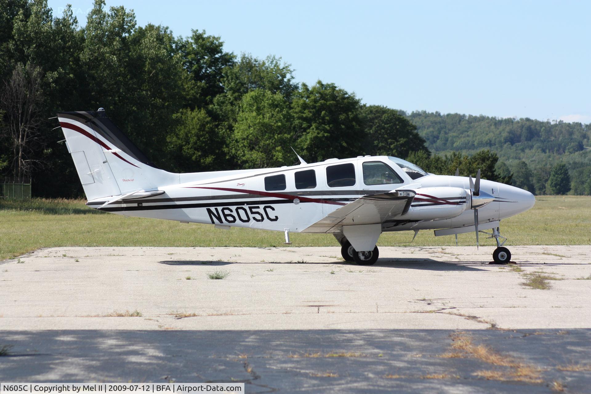 N605C, Raytheon Aircraft Company 58 C/N TH-2081, Parked