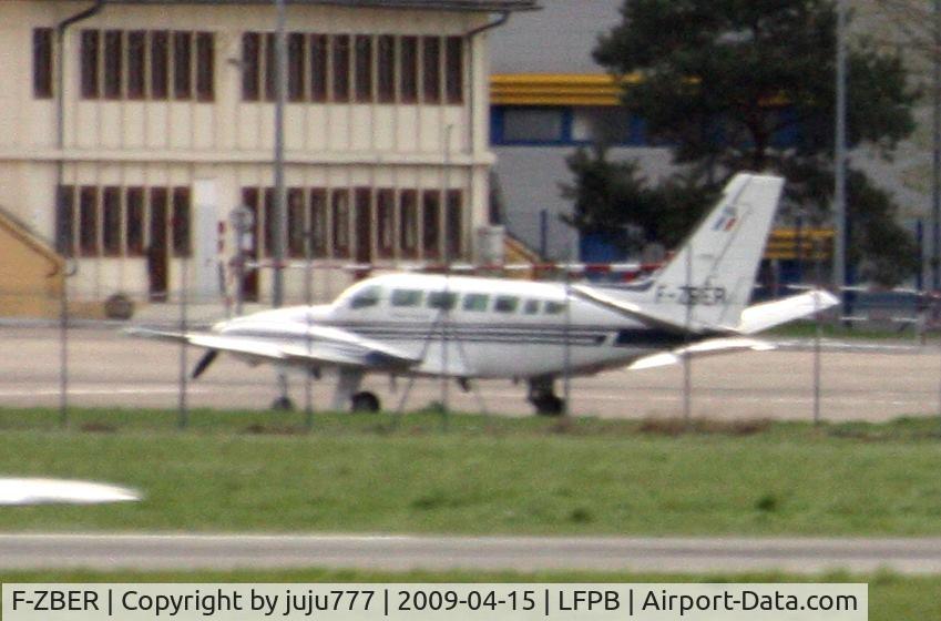 F-ZBER, Cessna 404 Titan C/N 404-0608, Douane aircraft base at Dugny