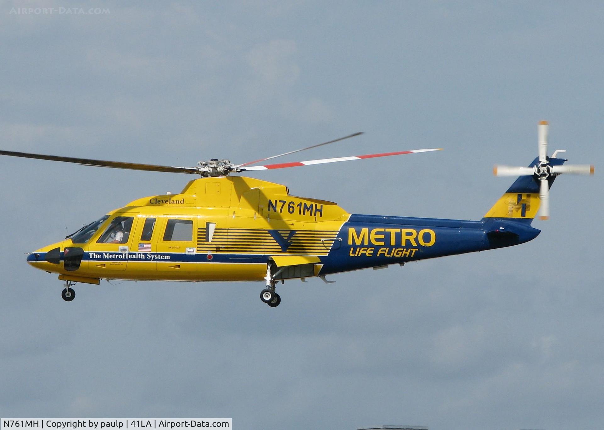 N761MH, 1981 Sikorsky S-76A C/N 760232, Departing Downtown Shreveport.