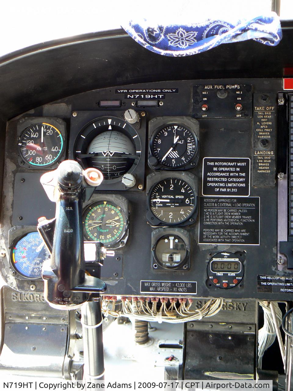 N719HT, 1969 Sikorsky CH-54B Tarhe C/N 64-076, Contracted by the Texas Forest Service for fire duty.
