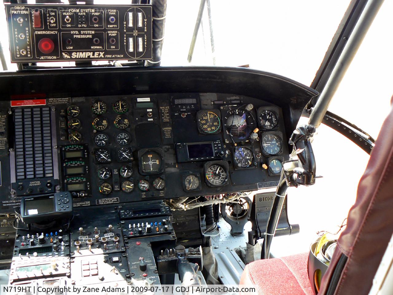 N719HT, 1969 Sikorsky CH-54B Tarhe C/N 64-076, Contracted by the Texas Forest Service for fire duty.
