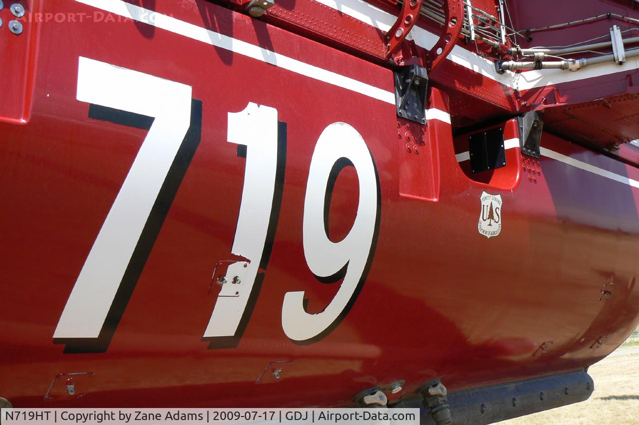 N719HT, 1969 Sikorsky CH-54B Tarhe C/N 64-076, Contracted by the Texas Forest Service for fire duty.
