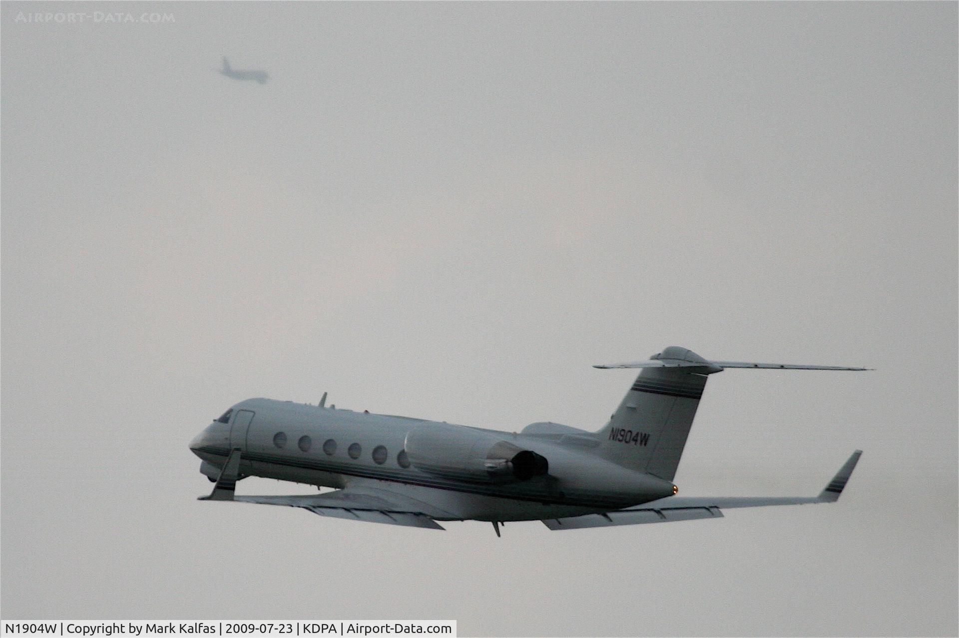 N1904W, 1994 Gulfstream Aerospace G-IV SP C/N 1237, Whirlpool Corp., Gulfstream G-IV, N1904W, departing RWY 2L KDPA.
