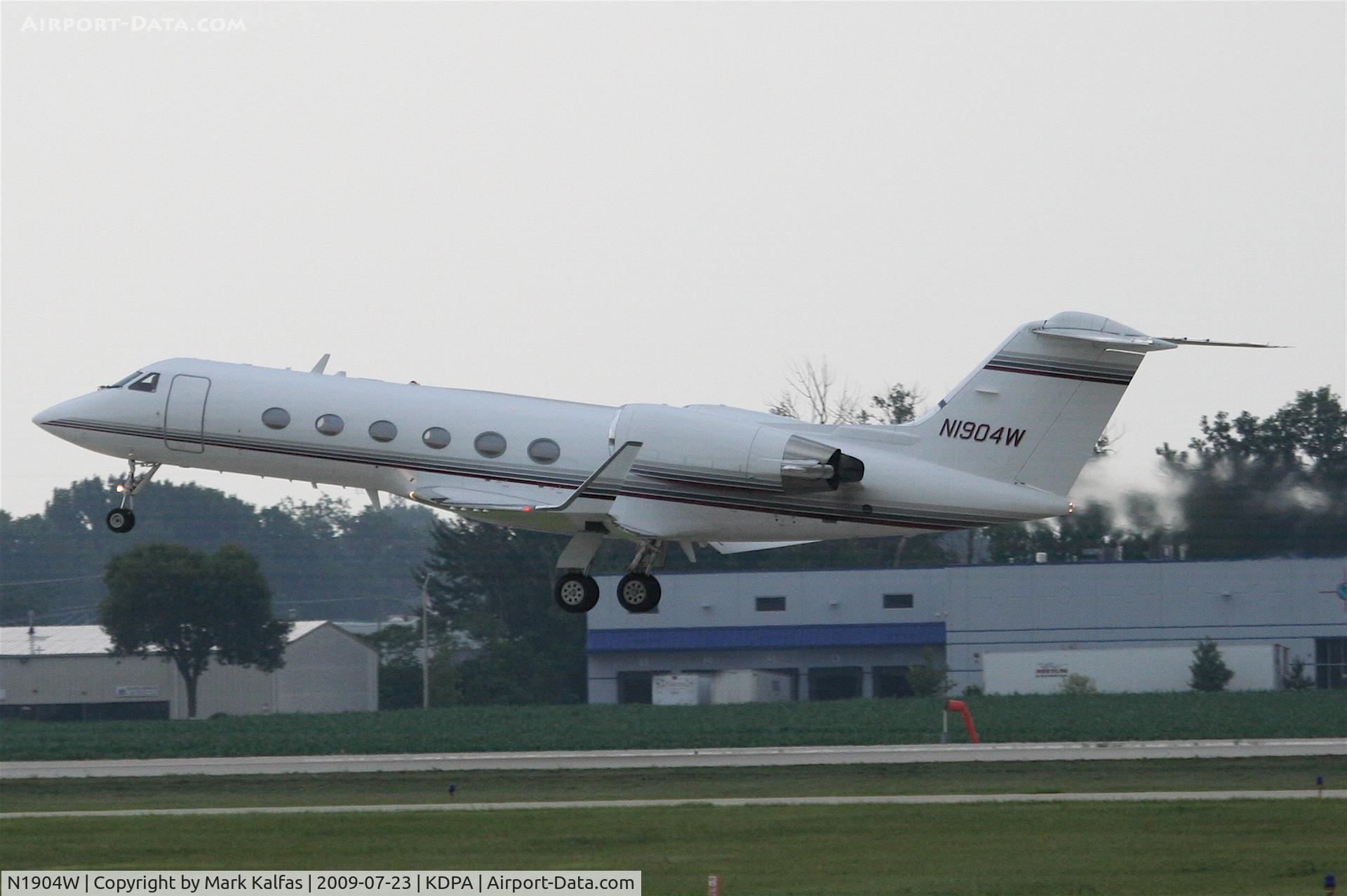N1904W, 1994 Gulfstream Aerospace G-IV SP C/N 1237, Whirlpool Corp., Gulfstream G-IV, N1904W, departing RWY 2L KDPA.