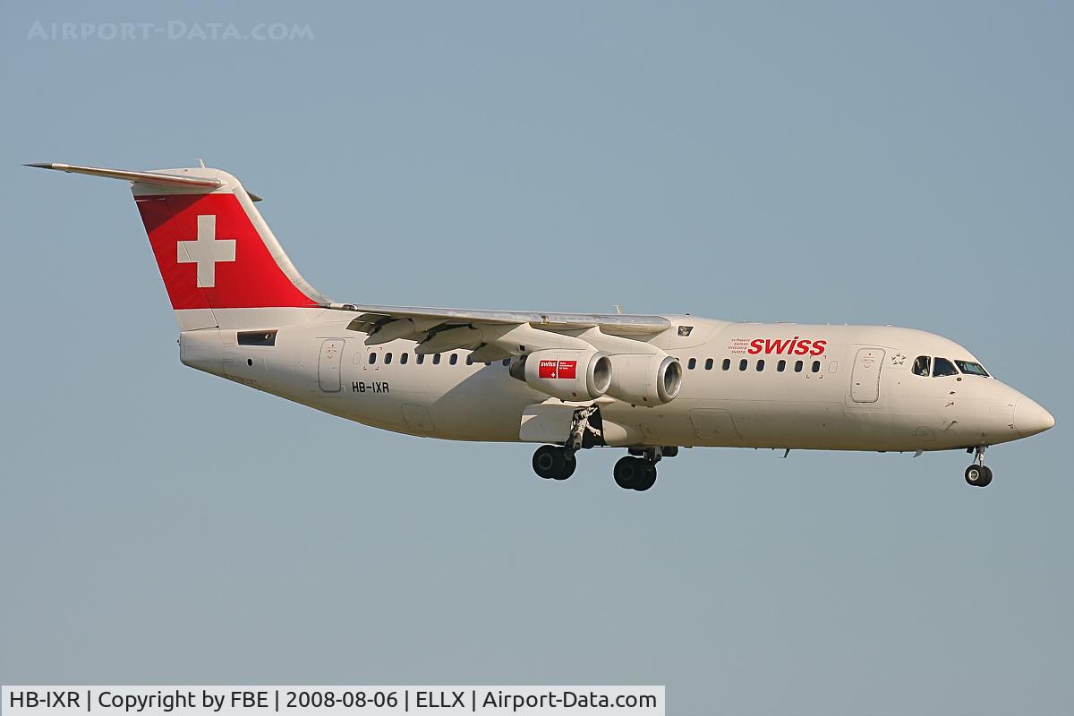 HB-IXR, 1996 British Aerospace Avro 146-RJ100 C/N E3281, short final RW24
