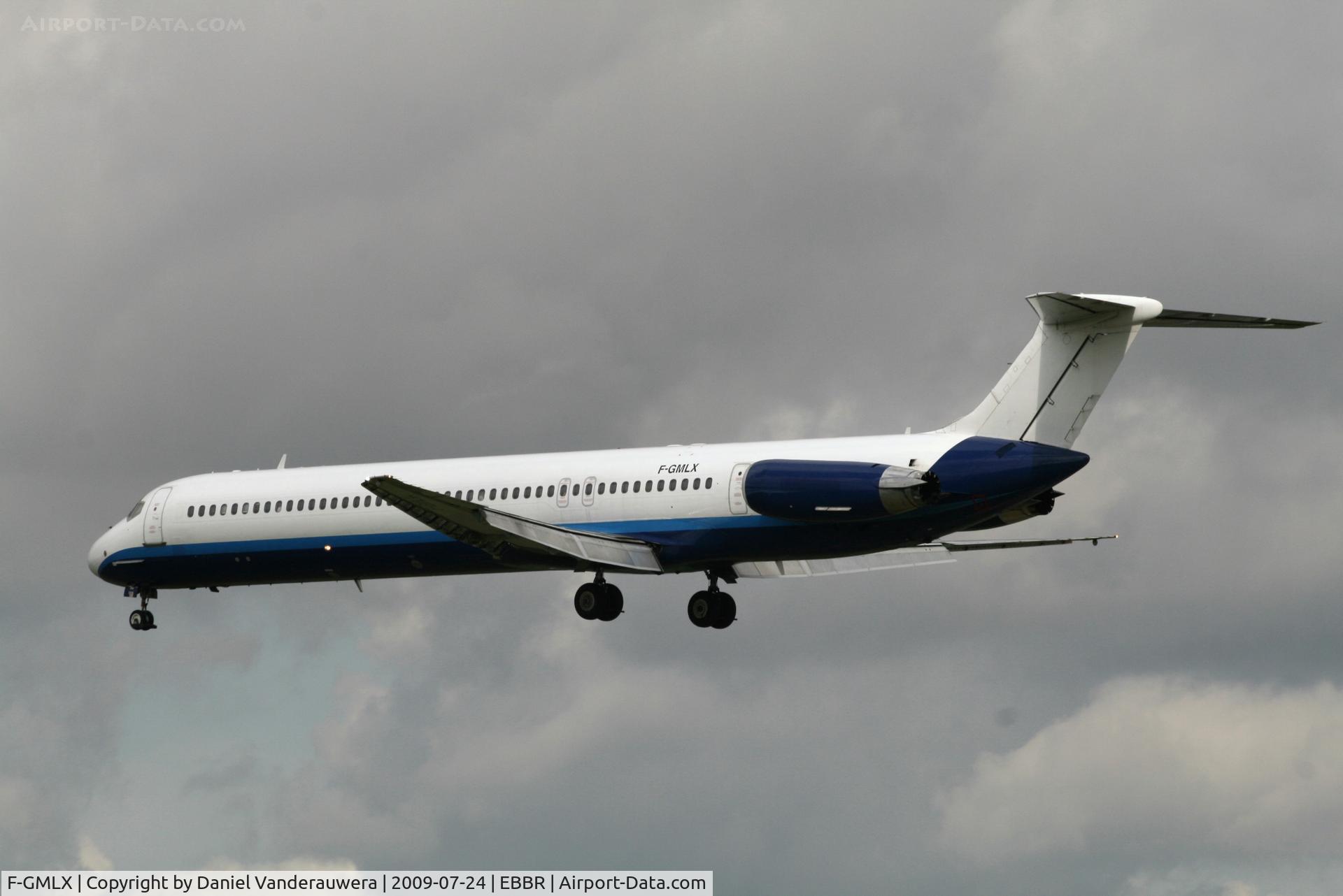 F-GMLX, 1988 McDonnell Douglas MD-83 (DC-9-83) C/N 49823, Flight BLE740 is descending to rwy 25L